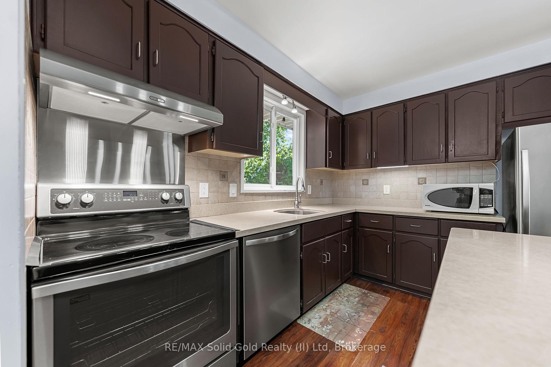 Photo 16 of 37 Thornhill Drive, Guelph, Willow West/Sugarbush/West Acres — HOMEH