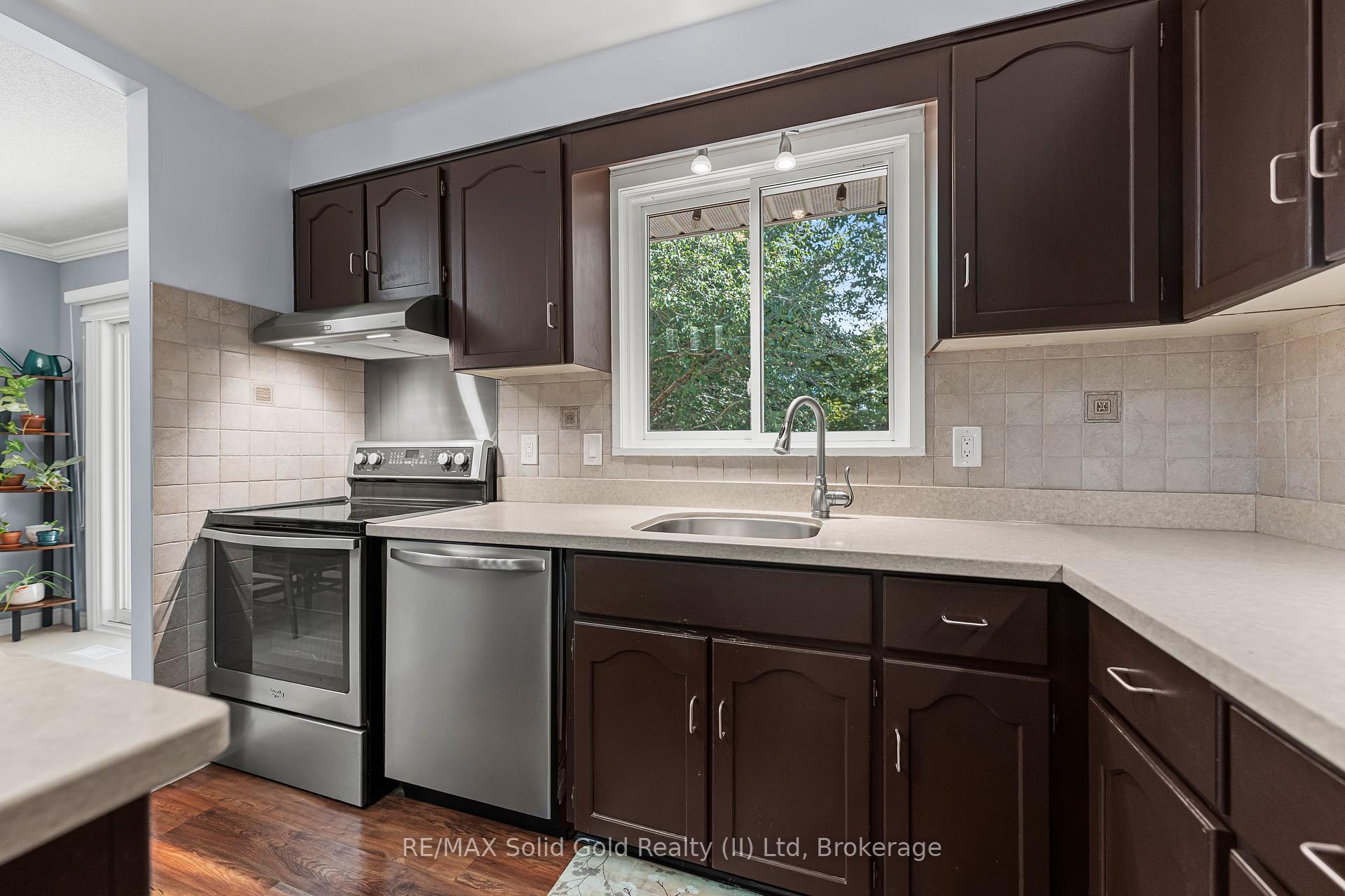Photo 19 of 37 Thornhill Drive, Guelph, Willow West/Sugarbush/West Acres — HOMEH