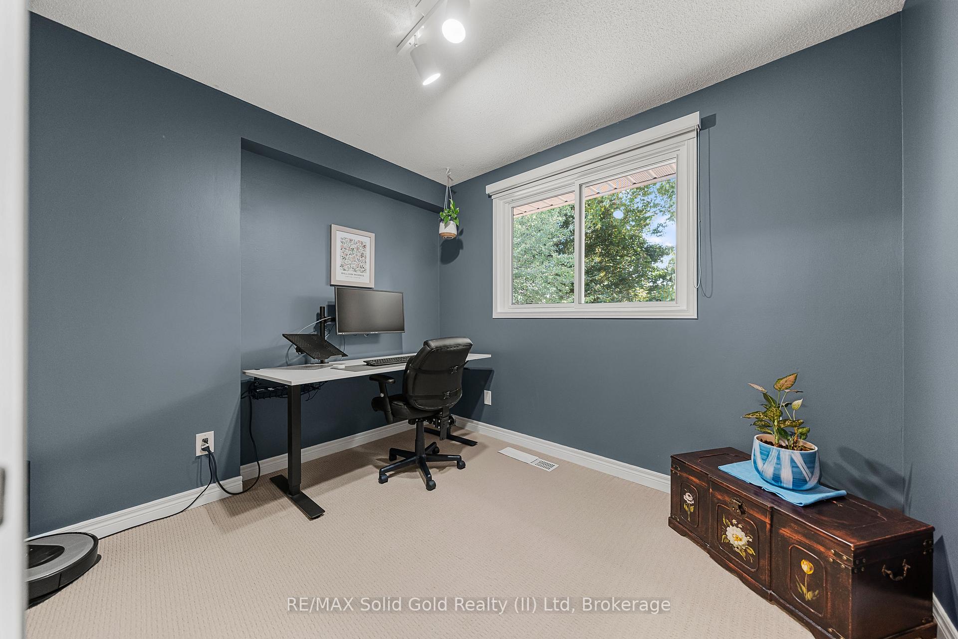 Photo 25 of 37 Thornhill Drive, Guelph, Willow West/Sugarbush/West Acres — HOMEH