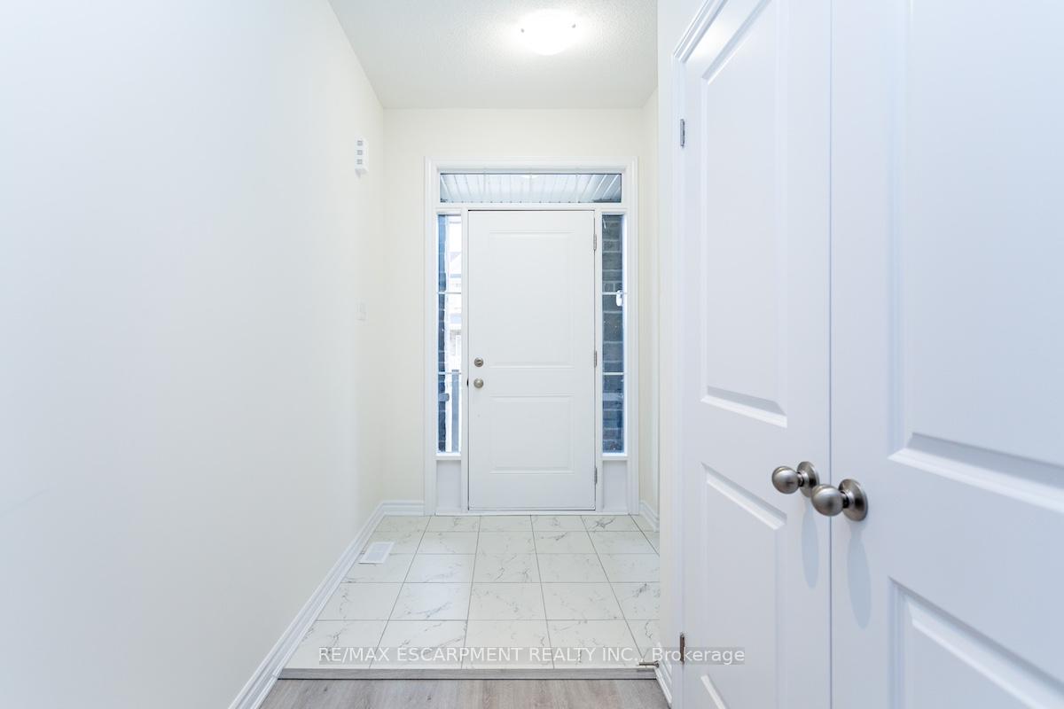 Photo 3 of 31 Jell Street, Guelph, Kortright East — HOMEH