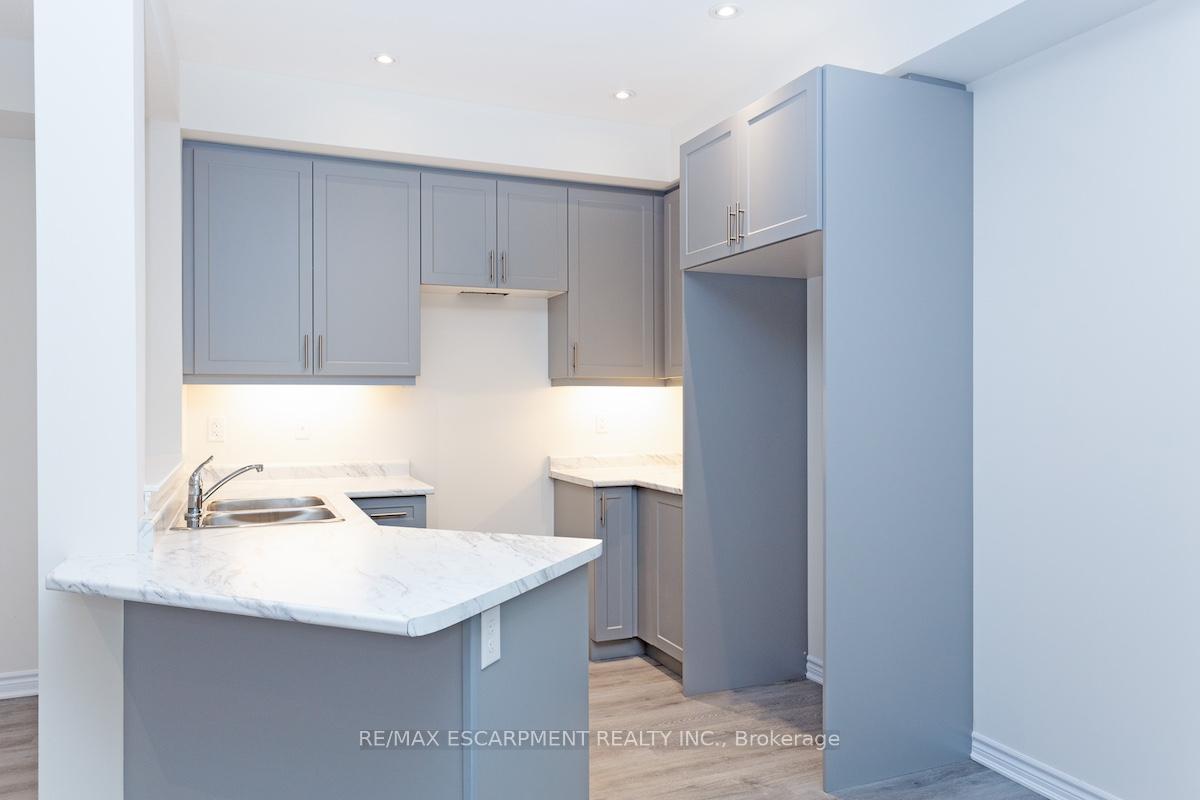 Photo 4 of 31 Jell Street, Guelph, Kortright East — HOMEH