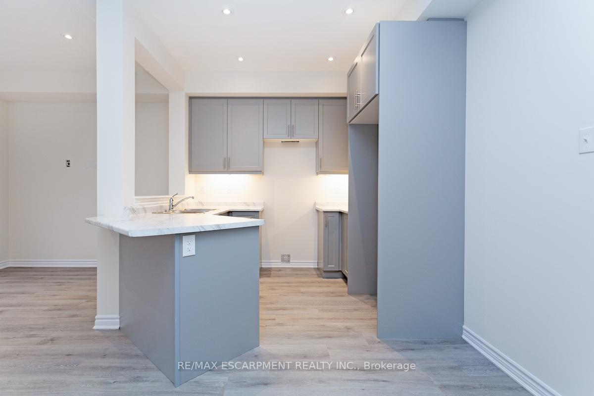 Photo 10 of 31 Jell Street, Guelph, Kortright East — HOMEH