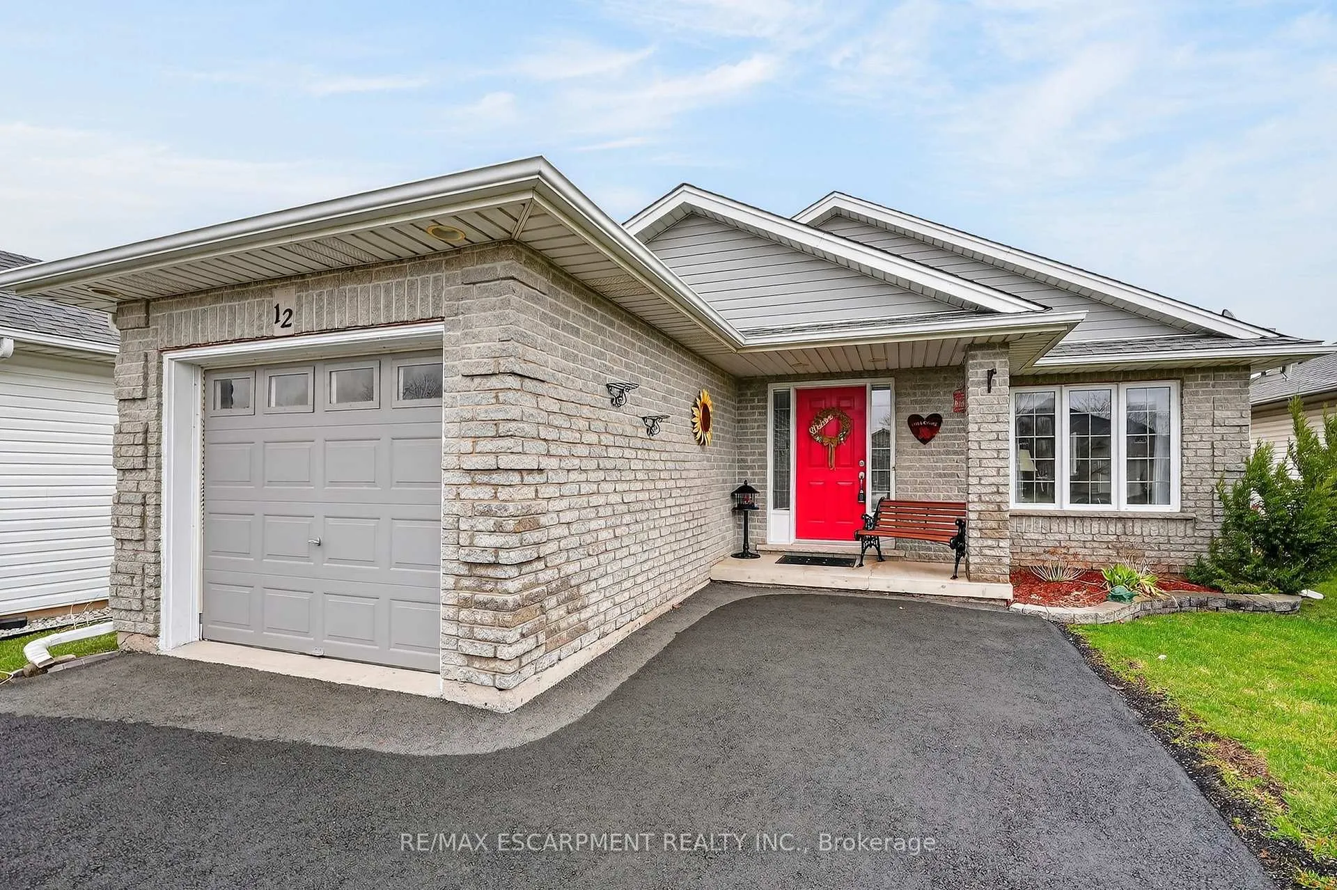 Photo 2 of 12 Courtney Crescent, Welland, N. Welland — HOMEH