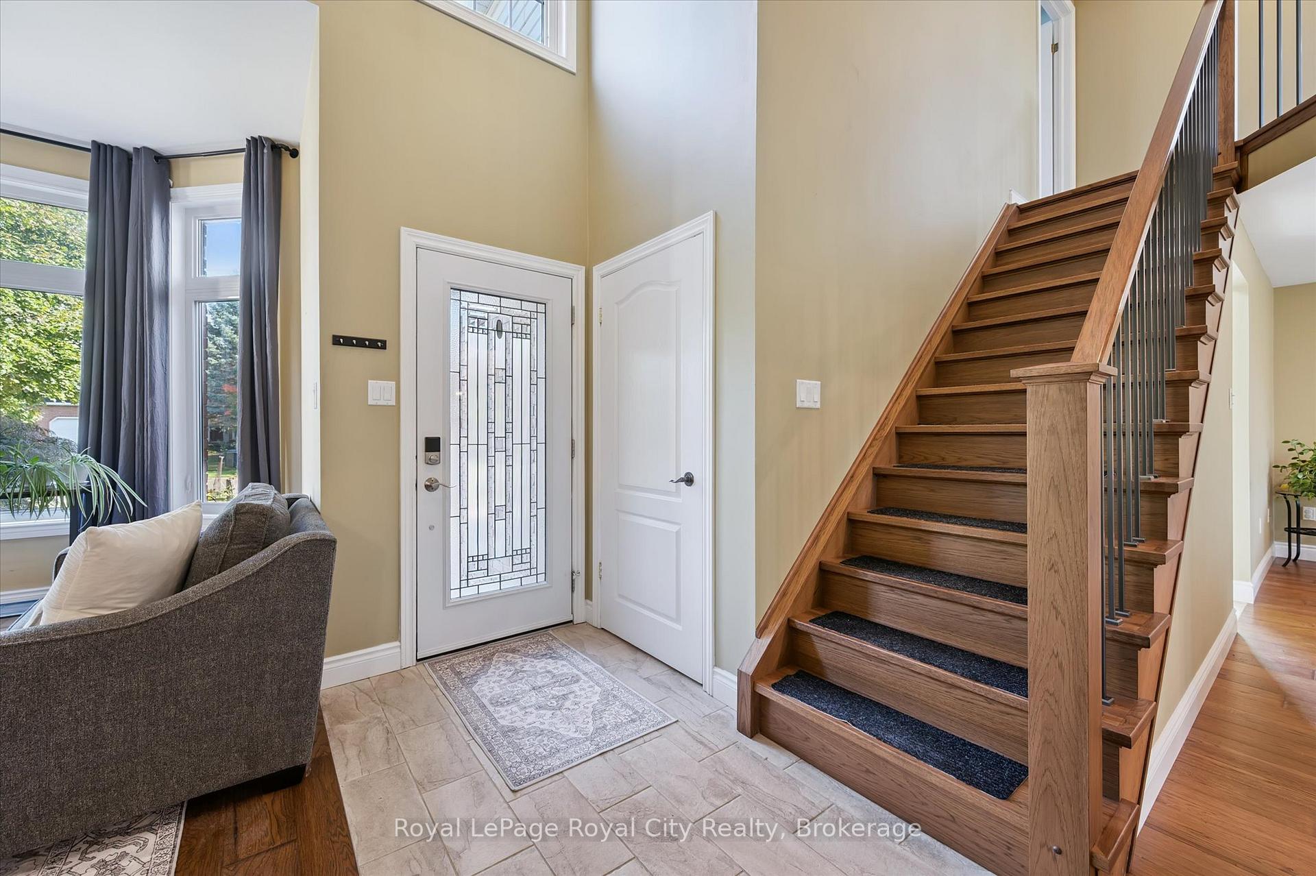 Photo 5 of 53 Pacific Place, Guelph, Dovercliffe Park/Old University — HOMEH