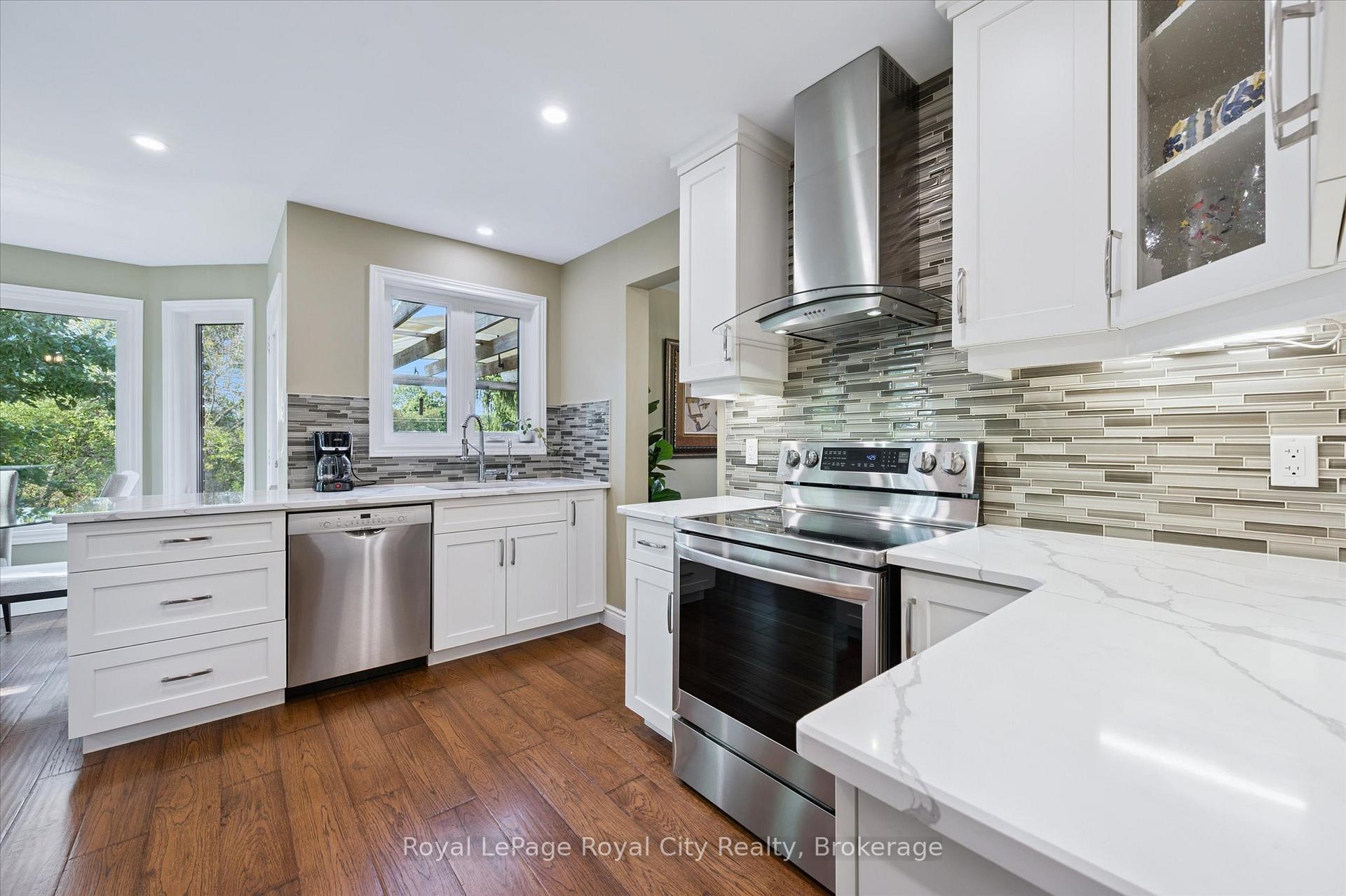Photo 11 of 53 Pacific Place, Guelph, Dovercliffe Park/Old University — HOMEH