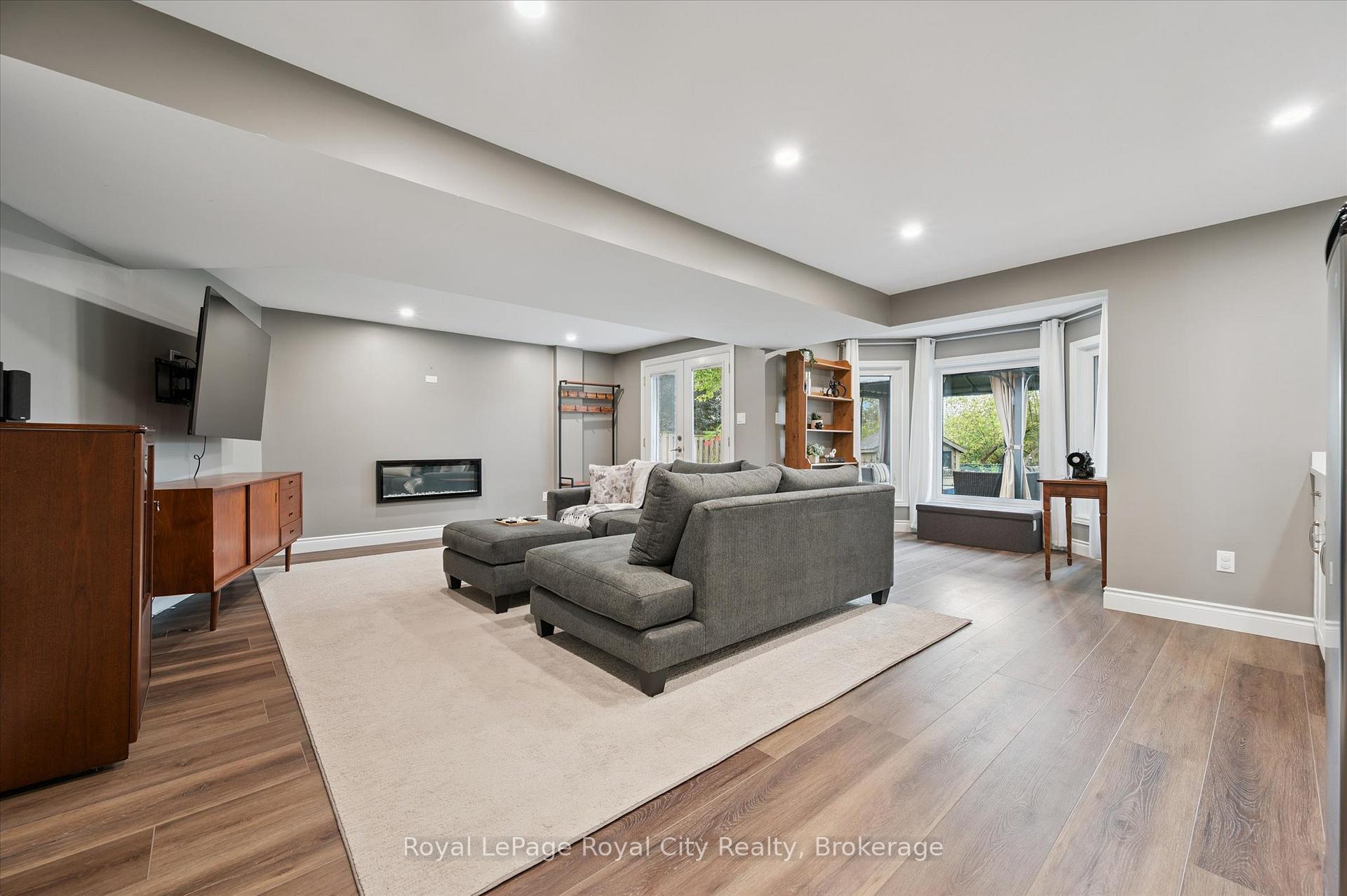 Photo 27 of 53 Pacific Place, Guelph, Dovercliffe Park/Old University — HOMEH