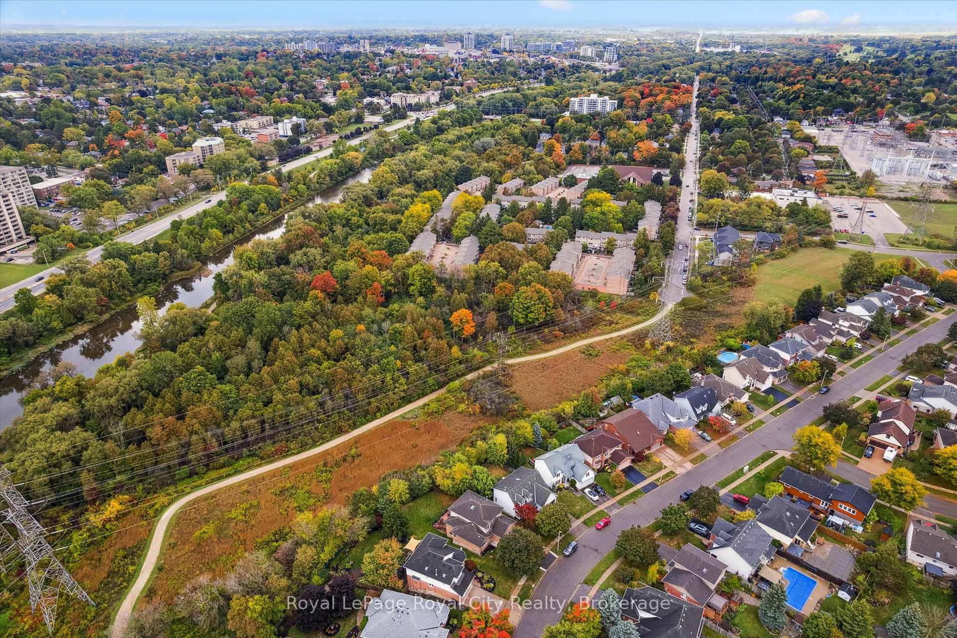 Photo 43 of 53 Pacific Place, Guelph, Dovercliffe Park/Old University — HOMEH