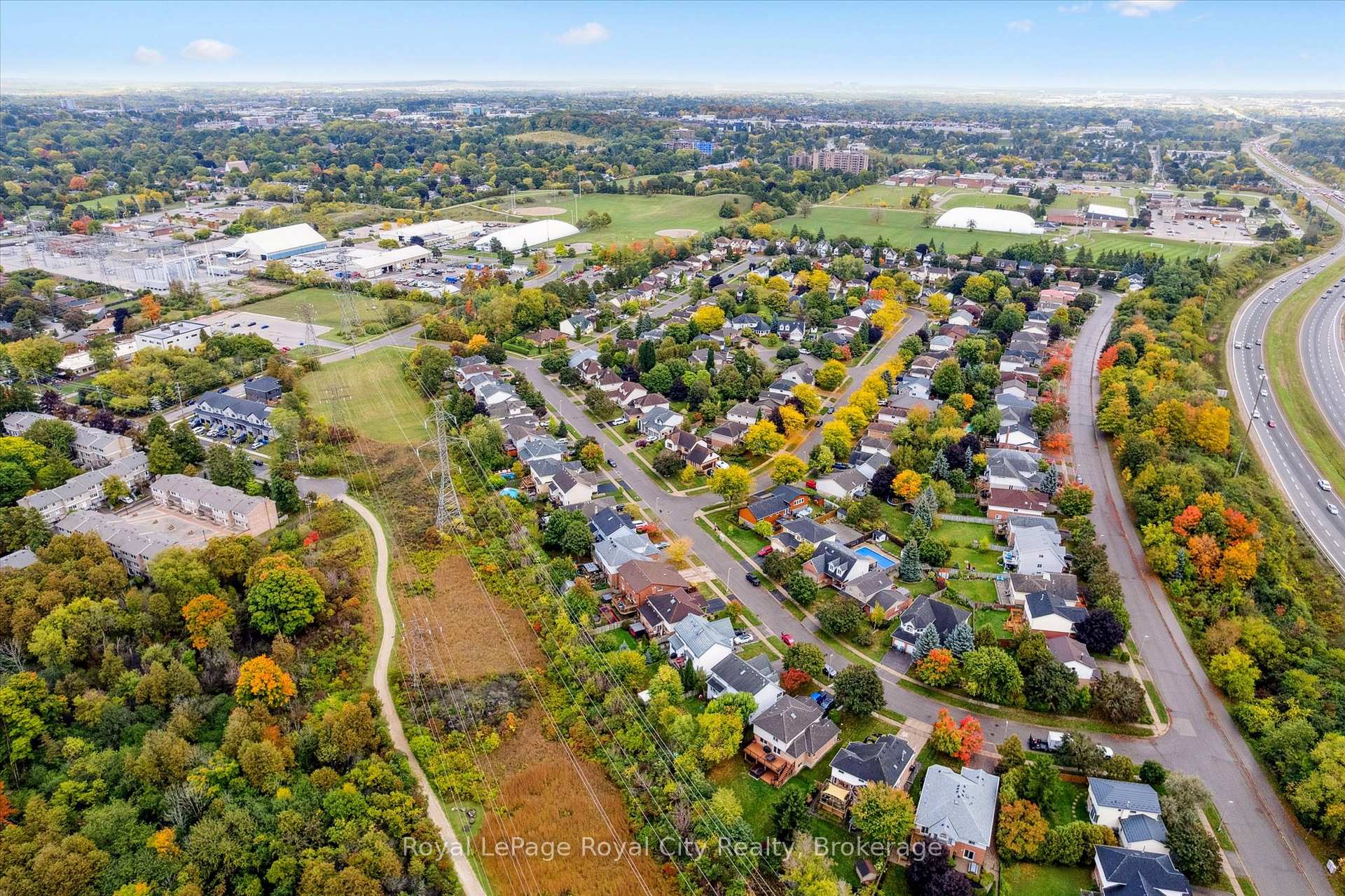 Photo 45 of 53 Pacific Place, Guelph, Dovercliffe Park/Old University — HOMEH