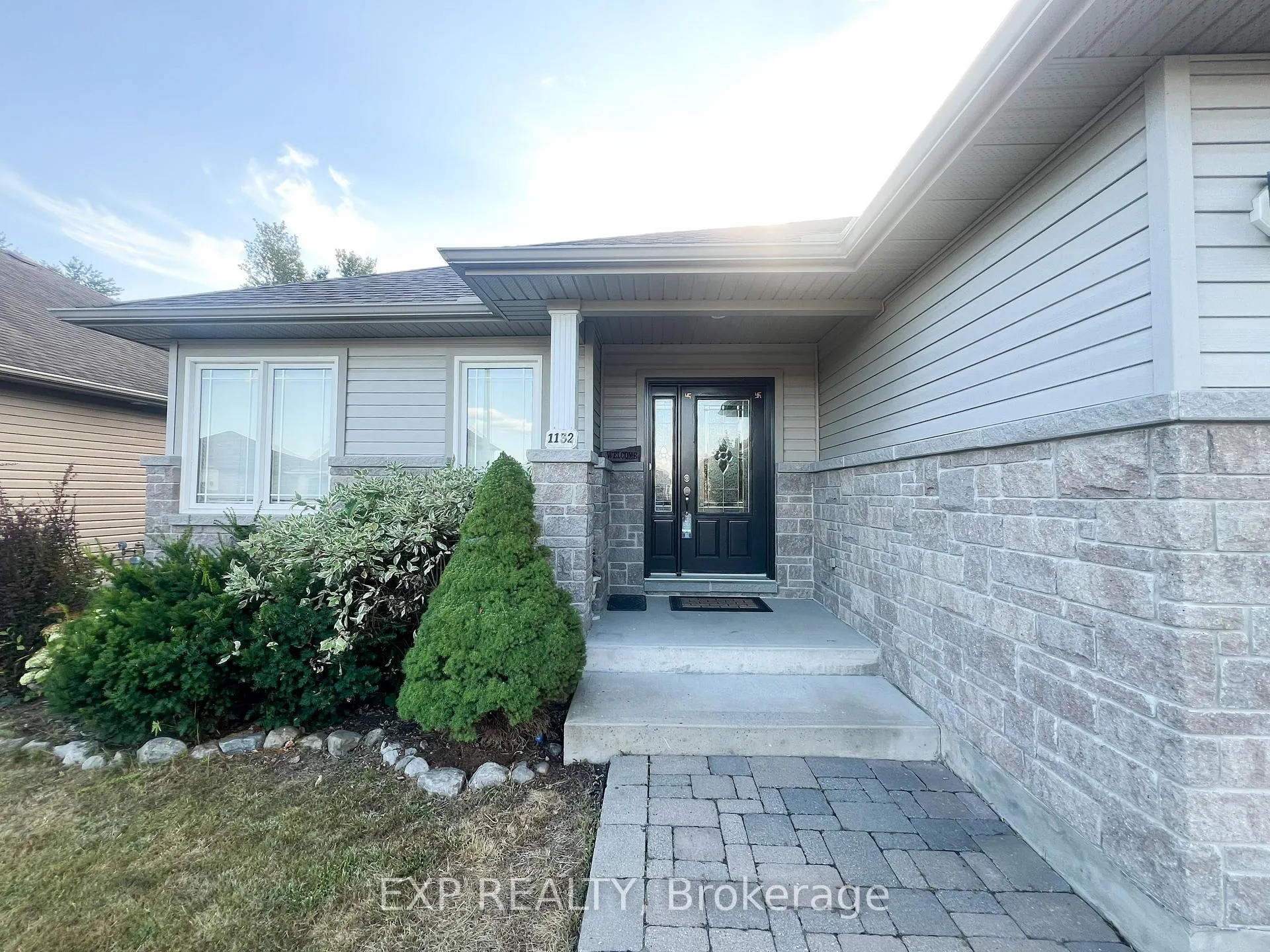 Photo 2 of 1132 Mcclure Crescent, Brockville — HOMEH
