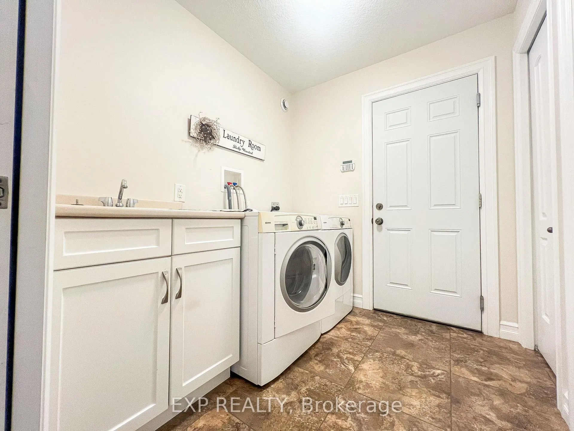 Photo 9 of 1132 Mcclure Crescent, Brockville — HOMEH
