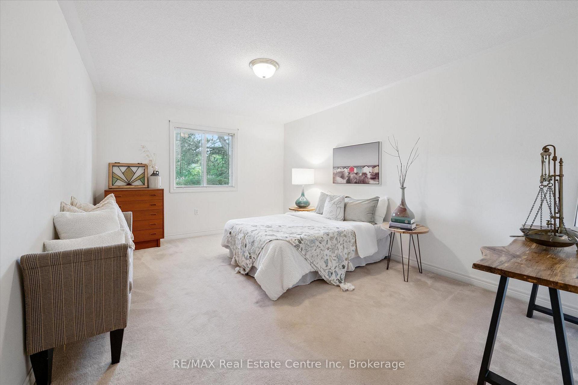 Photo 11 of 3 Gardenview Court, Guelph, Village By The Arboretum — HOMEH