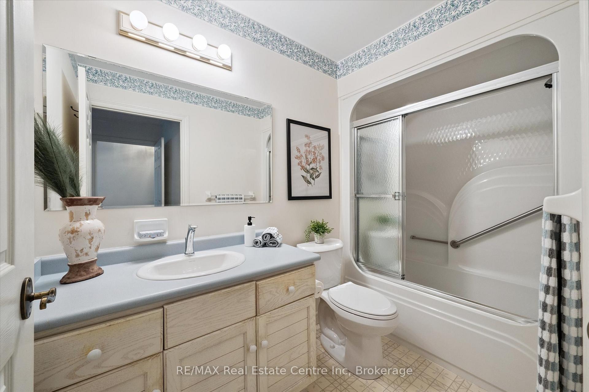 Photo 13 of 3 Gardenview Court, Guelph, Village By The Arboretum — HOMEH