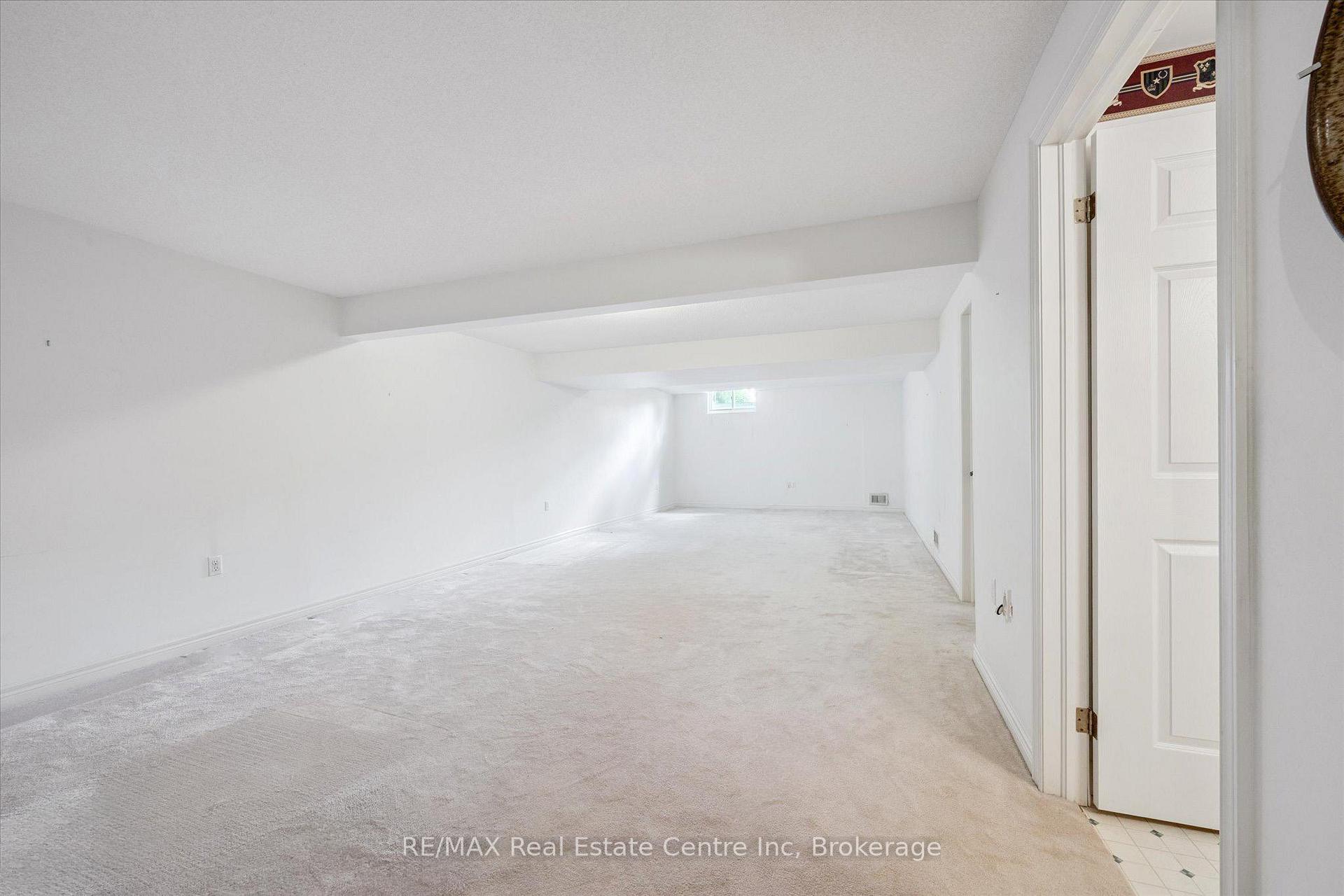 Photo 17 of 3 Gardenview Court, Guelph, Village By The Arboretum — HOMEH
