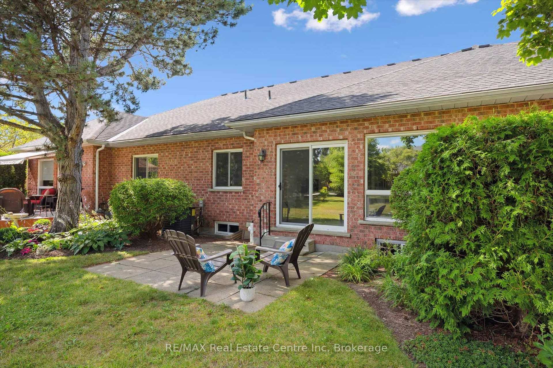 Photo 21 of 3 Gardenview Court, Guelph, Village By The Arboretum — HOMEH