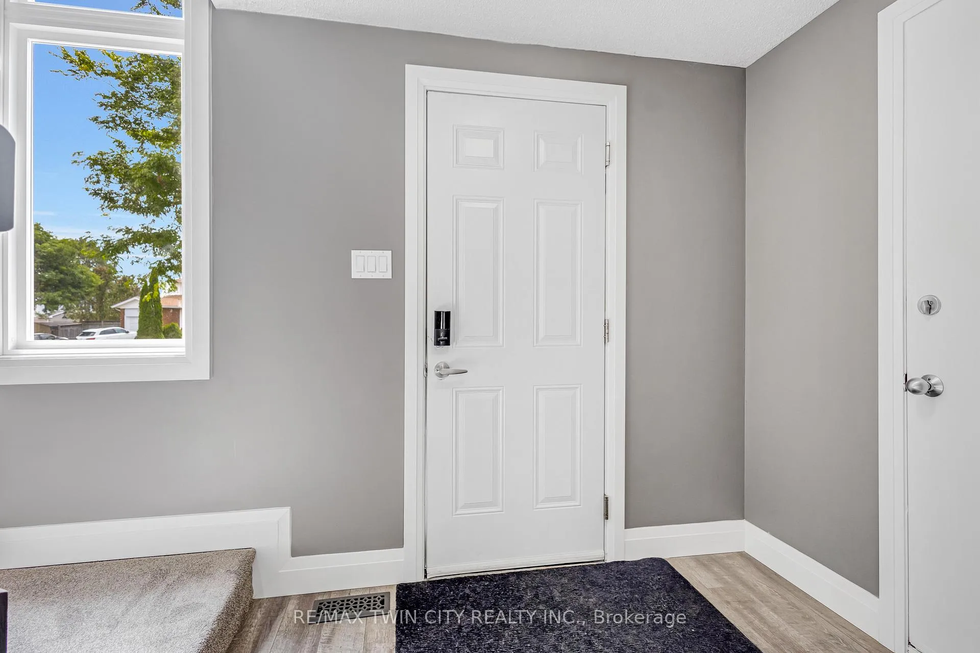 Photo 5 of 50 Walman Drive, Guelph, Kortright West — HOMEH