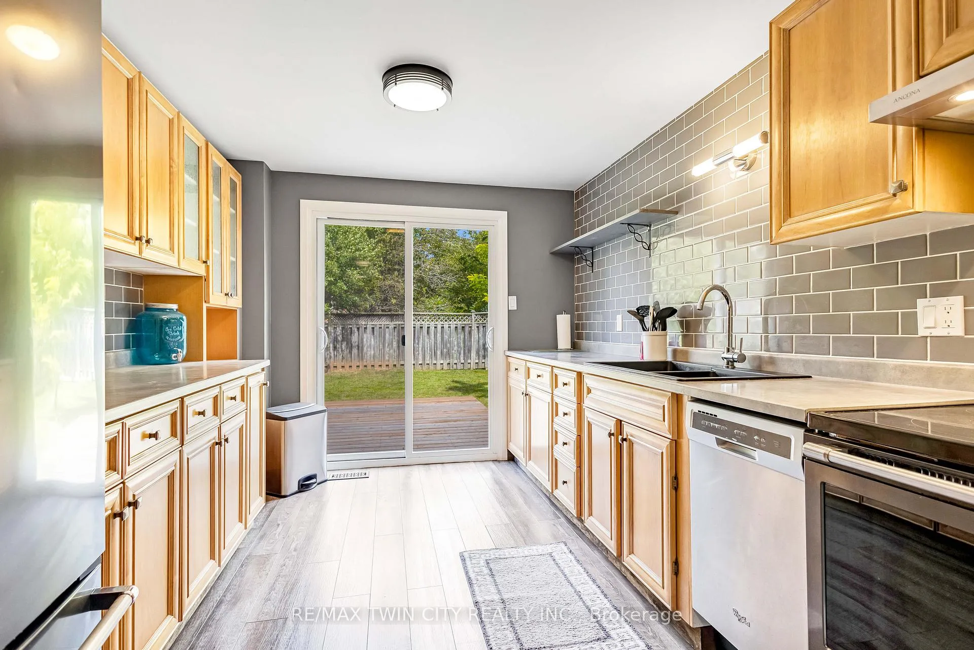 Photo 8 of 50 Walman Drive, Guelph, Kortright West — HOMEH
