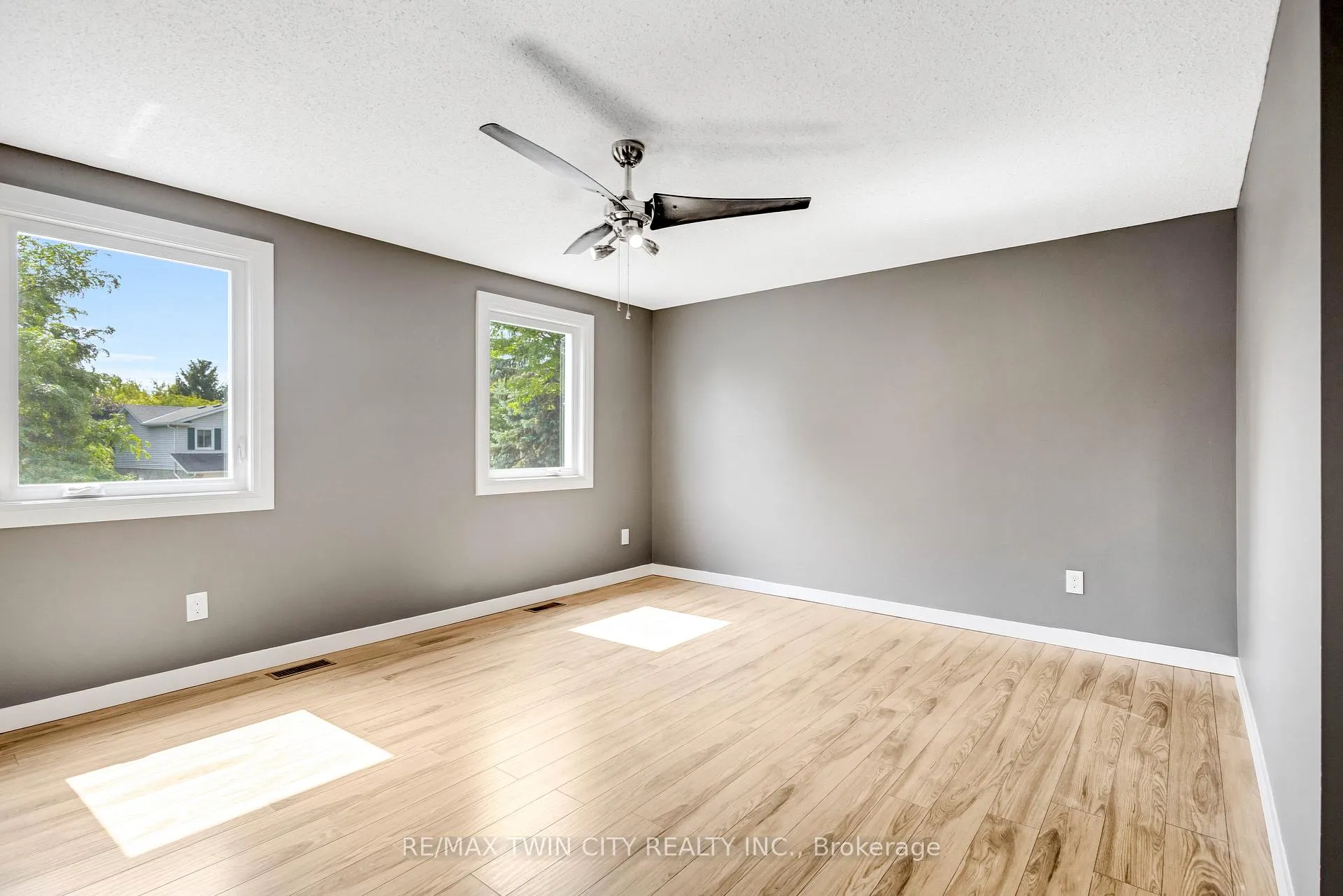 Photo 18 of 50 Walman Drive, Guelph, Kortright West — HOMEH