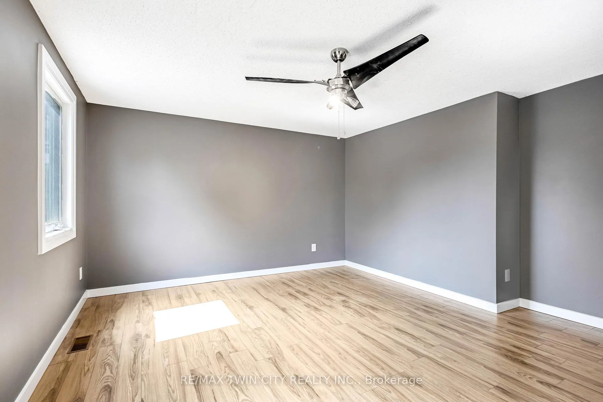Photo 19 of 50 Walman Drive, Guelph, Kortright West — HOMEH