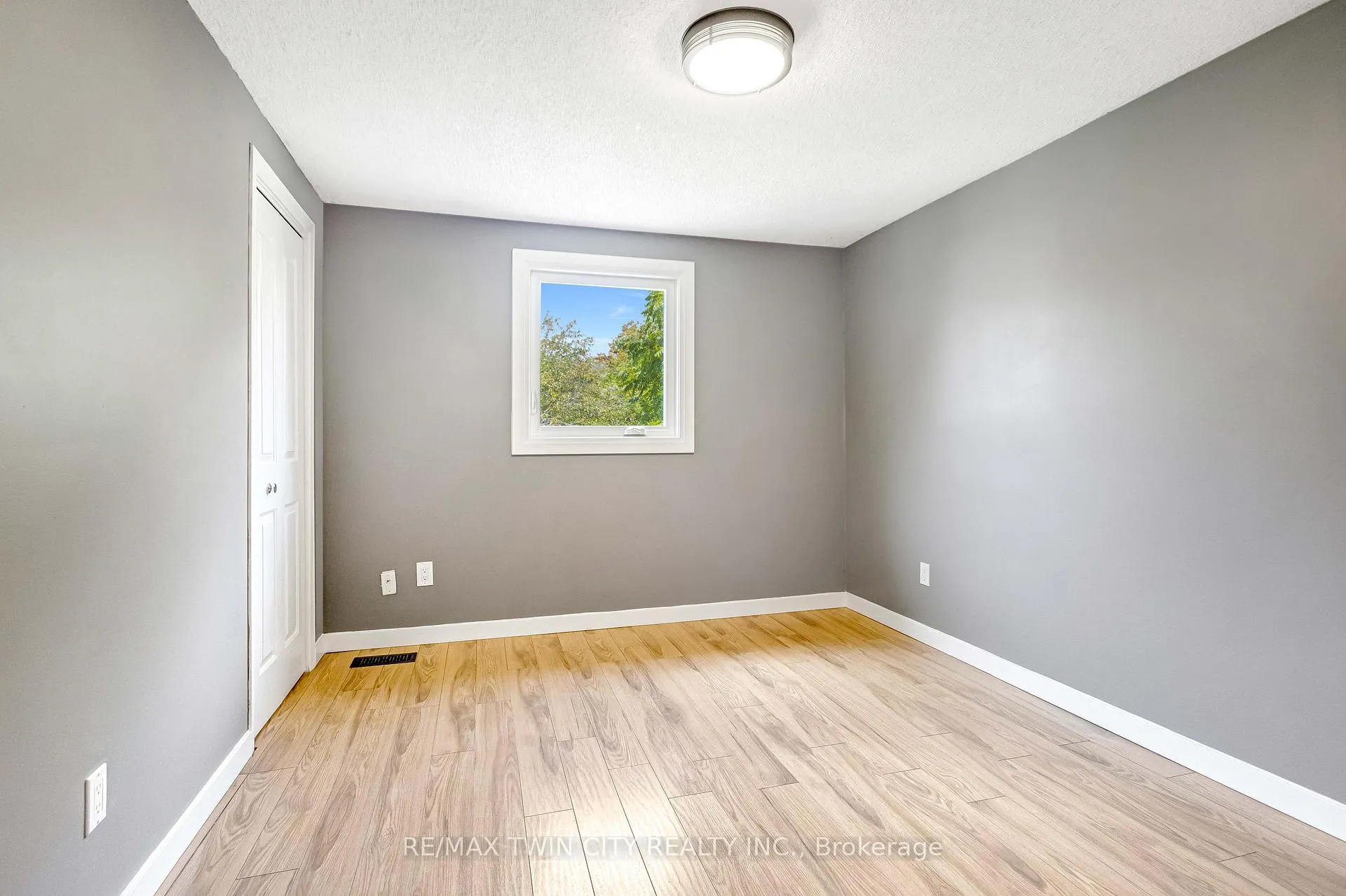 Photo 22 of 50 Walman Drive, Guelph, Kortright West — HOMEH