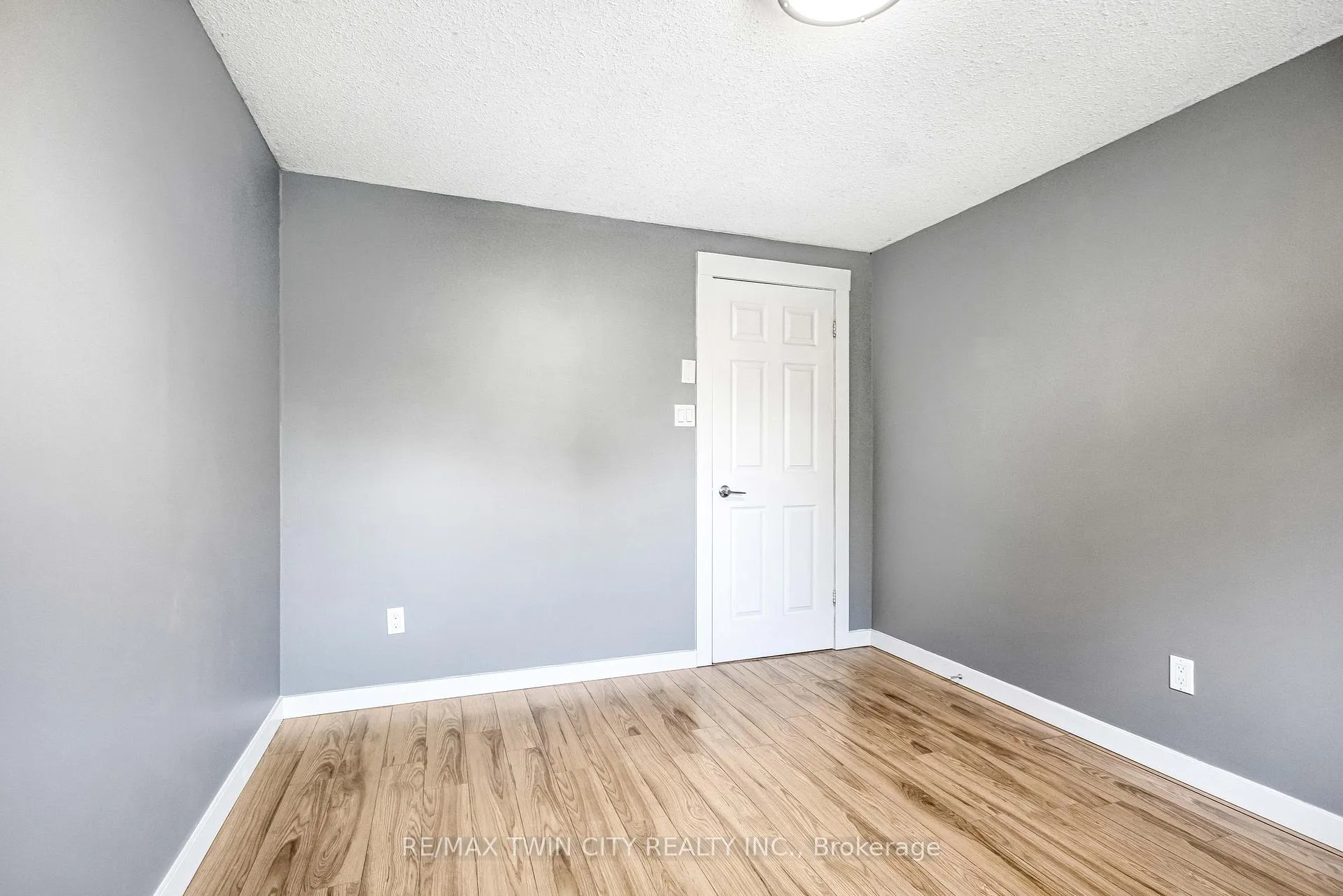 Photo 23 of 50 Walman Drive, Guelph, Kortright West — HOMEH