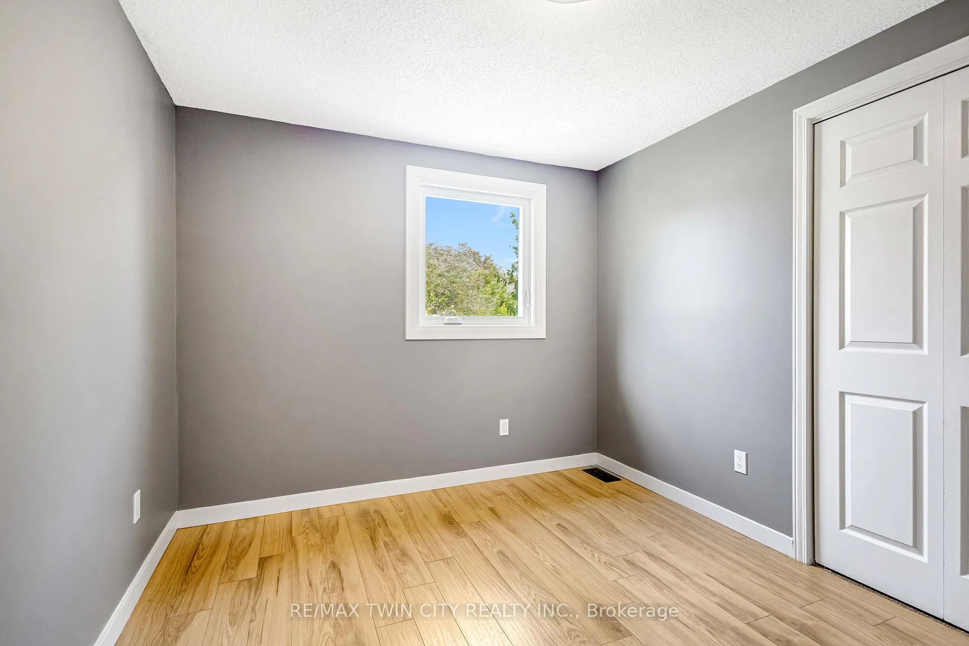 Photo 26 of 50 Walman Drive, Guelph, Kortright West — HOMEH