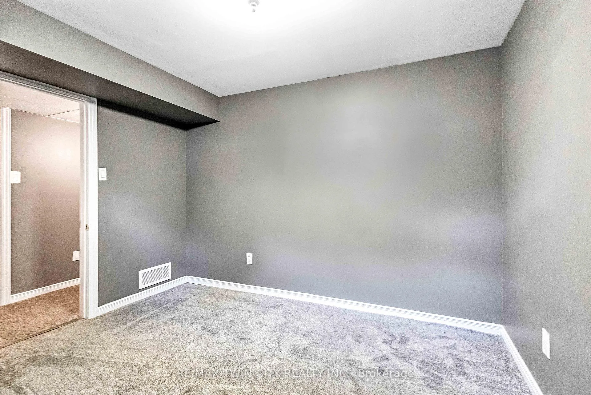 Photo 34 of 50 Walman Drive, Guelph, Kortright West — HOMEH