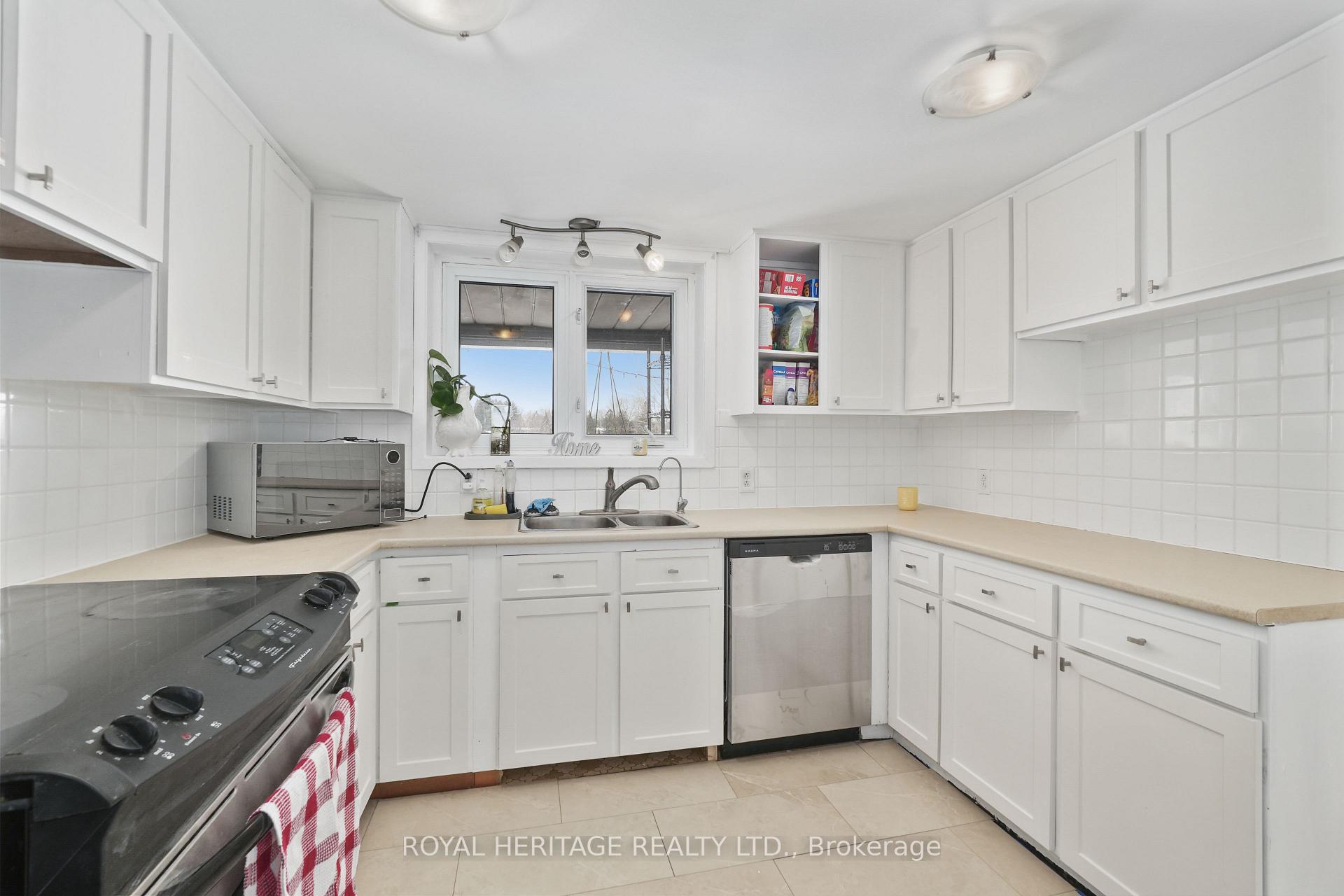 Photo 14 of 16 Bayview Drive, Kawartha Lakes, Emily — HOMEH