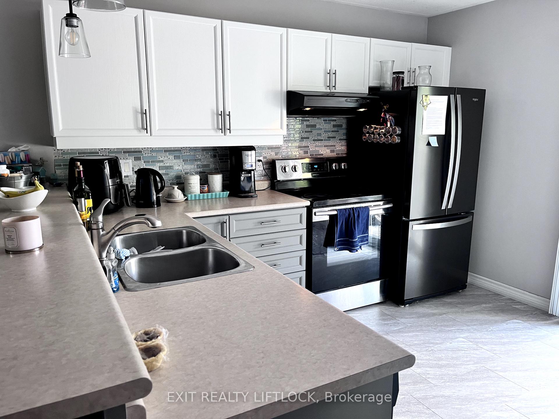 Photo 5 of 741 Trailview Drive, Peterborough, Ashburnham Ward 4 — HOMEH
