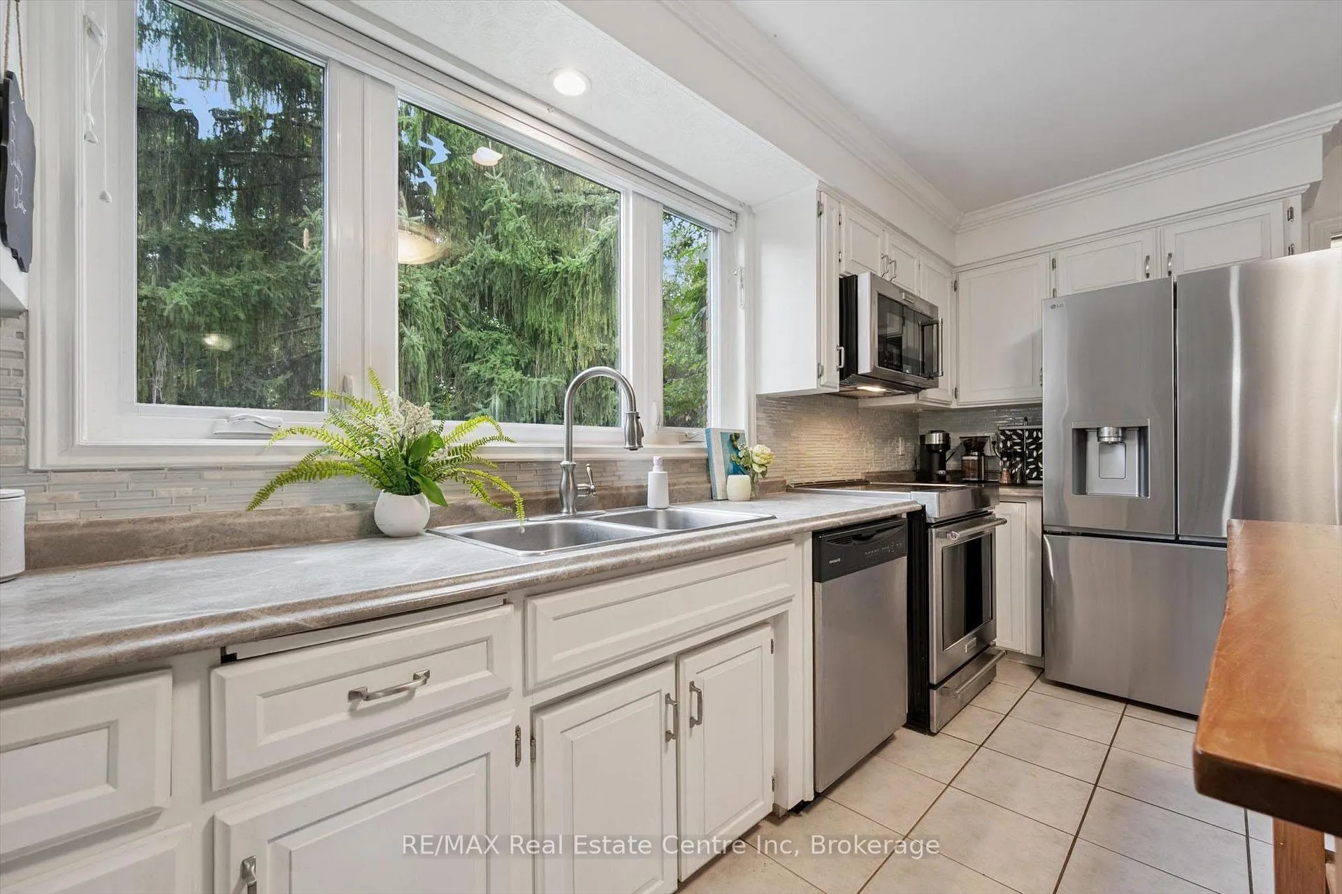 Photo 9 of 4 Berkley Place, Guelph, Riverside Park — HOMEH