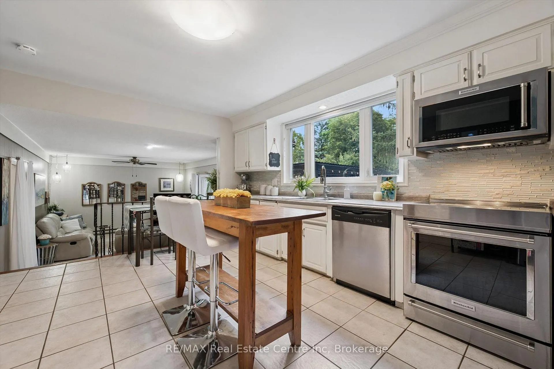 Photo 10 of 4 Berkley Place, Guelph, Riverside Park — HOMEH
