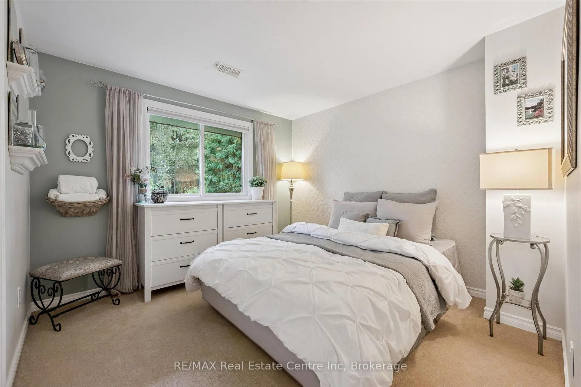 Photo 17 of 4 Berkley Place, Guelph, Riverside Park — HOMEH