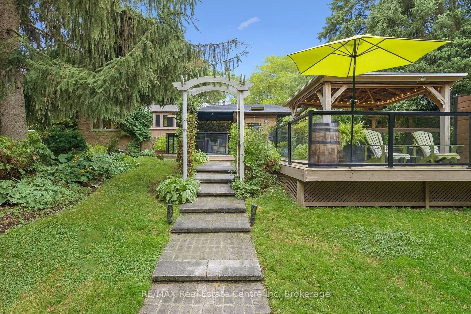 Photo 24 of 4 Berkley Place, Guelph, Riverside Park — HOMEH
