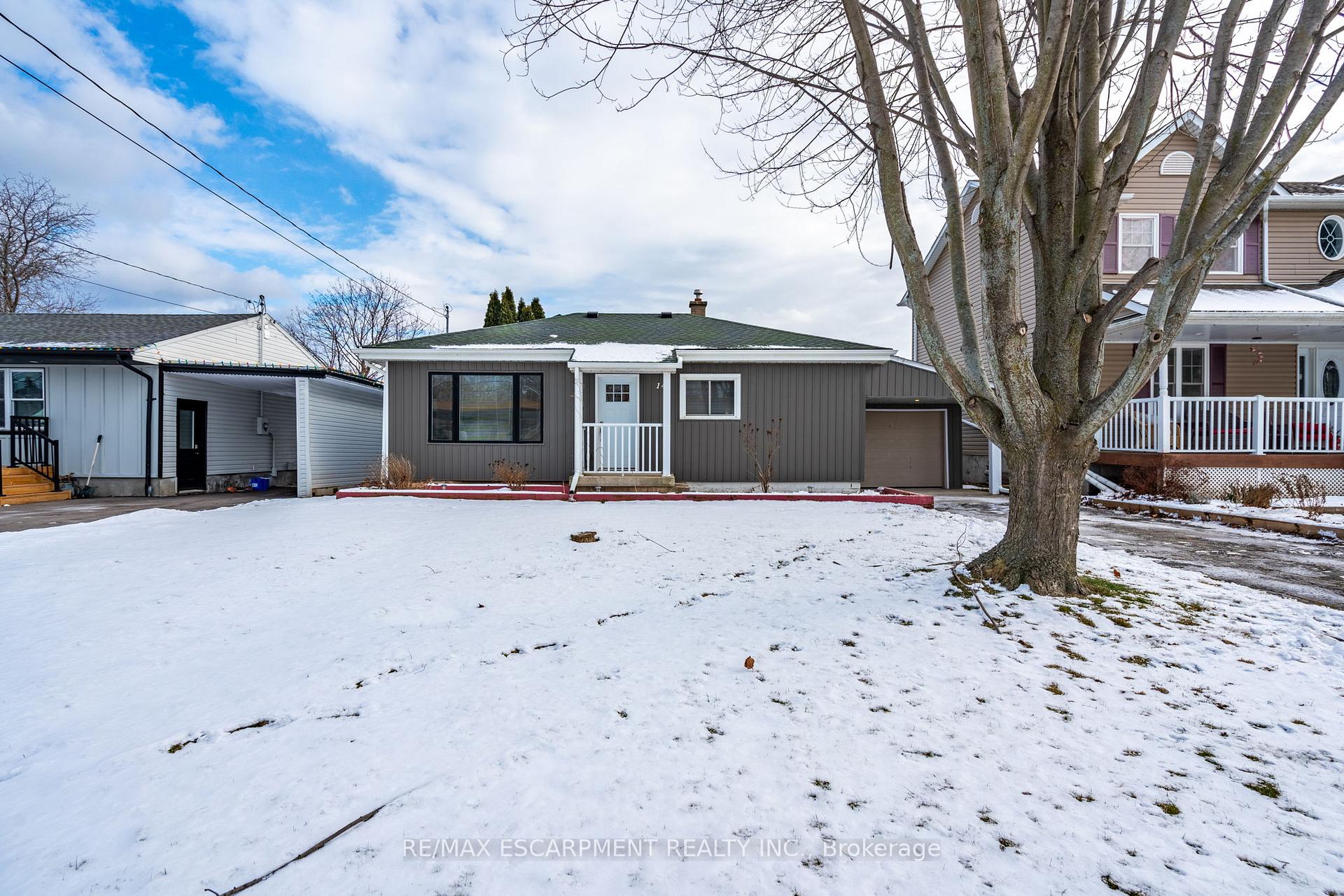 Photo 2 of 14 Lakeview Avenue, Grimsby, Grimsby Beach — HOMEH