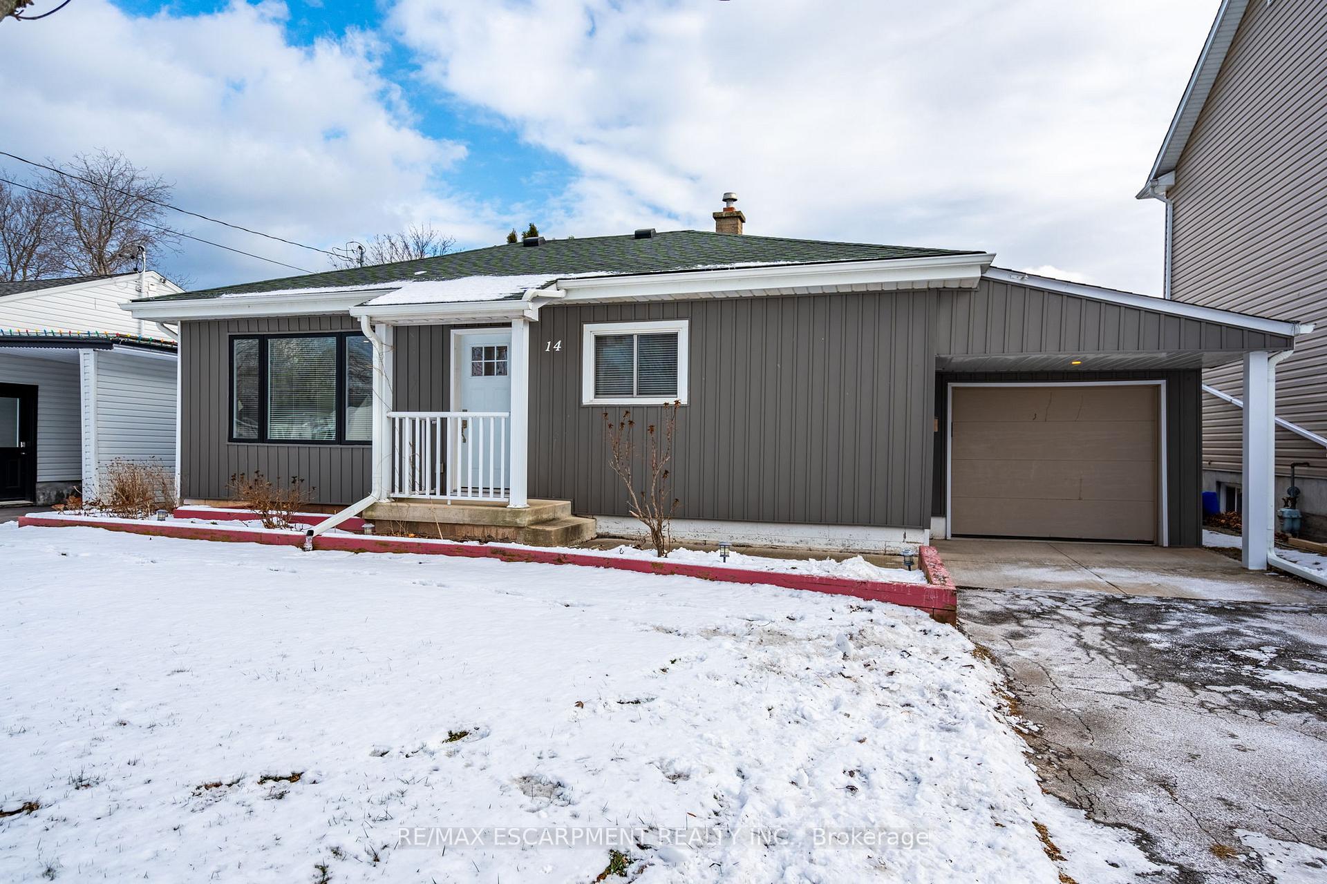 Photo 3 of 14 Lakeview Avenue, Grimsby, Grimsby Beach — HOMEH