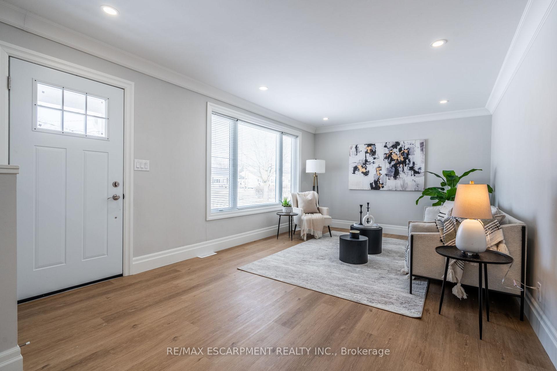 Photo 5 of 14 Lakeview Avenue, Grimsby, Grimsby Beach — HOMEH