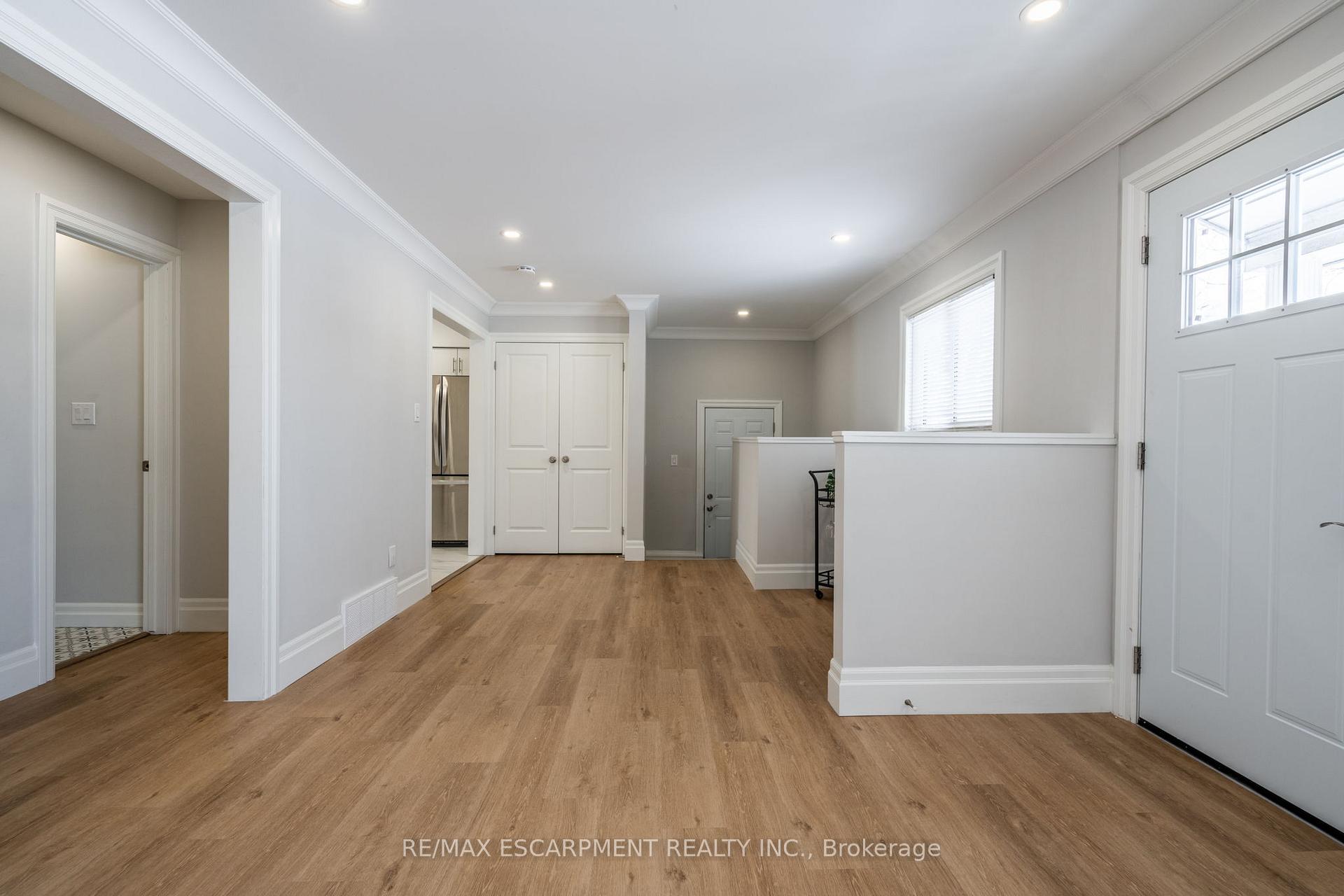 Photo 7 of 14 Lakeview Avenue, Grimsby, Grimsby Beach — HOMEH