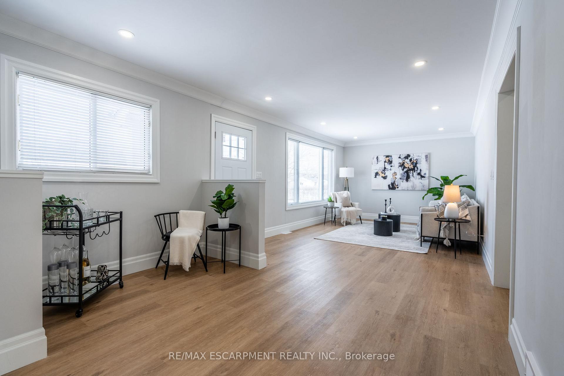 Photo 8 of 14 Lakeview Avenue, Grimsby, Grimsby Beach — HOMEH