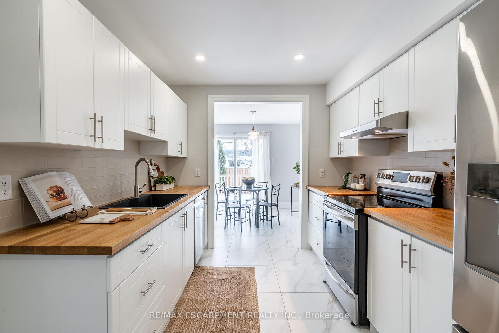 Photo 9 of 14 Lakeview Avenue, Grimsby, Grimsby Beach — HOMEH