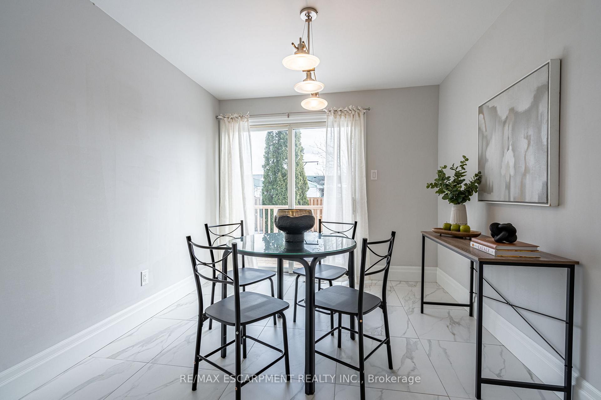 Photo 10 of 14 Lakeview Avenue, Grimsby, Grimsby Beach — HOMEH