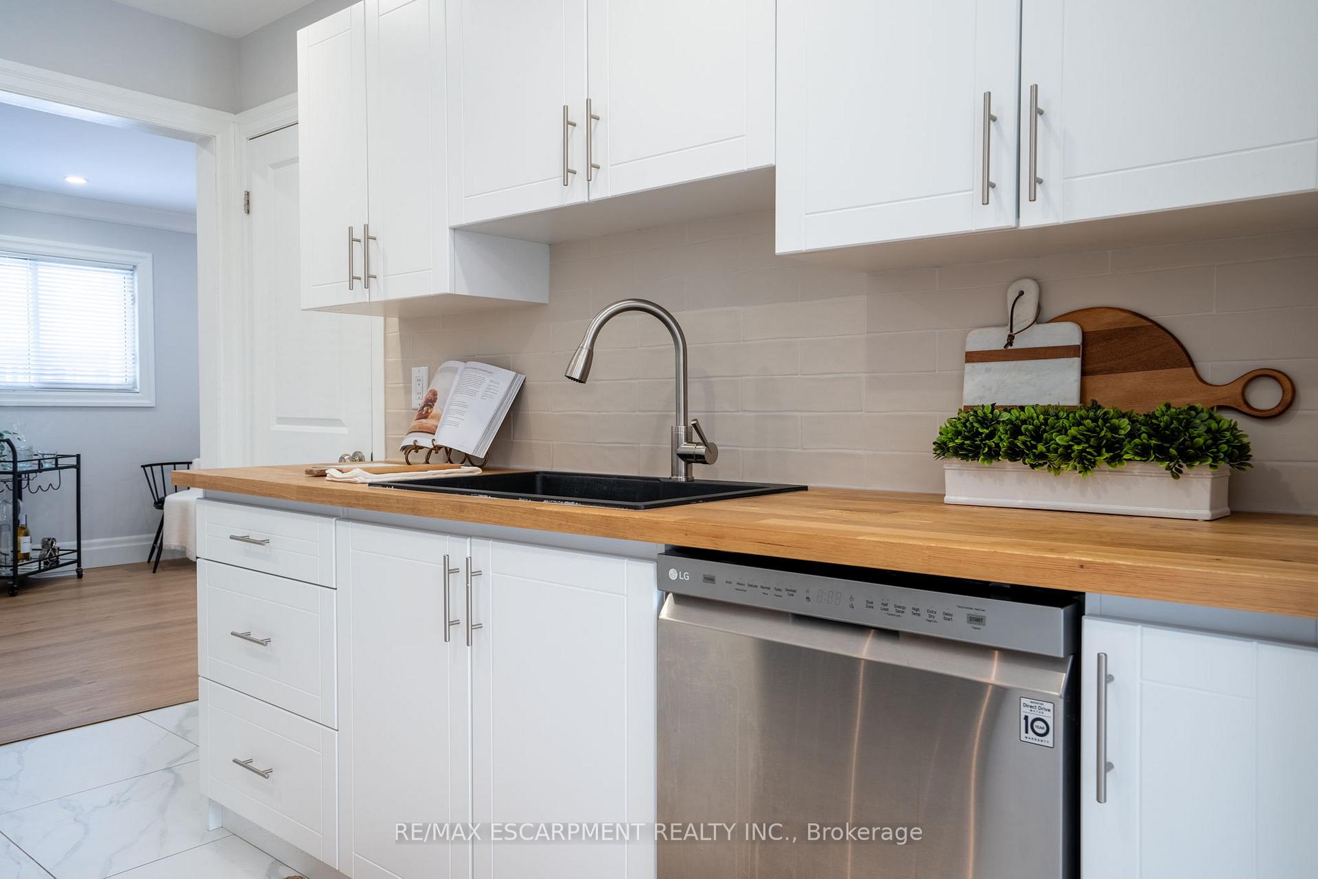 Photo 13 of 14 Lakeview Avenue, Grimsby, Grimsby Beach — HOMEH
