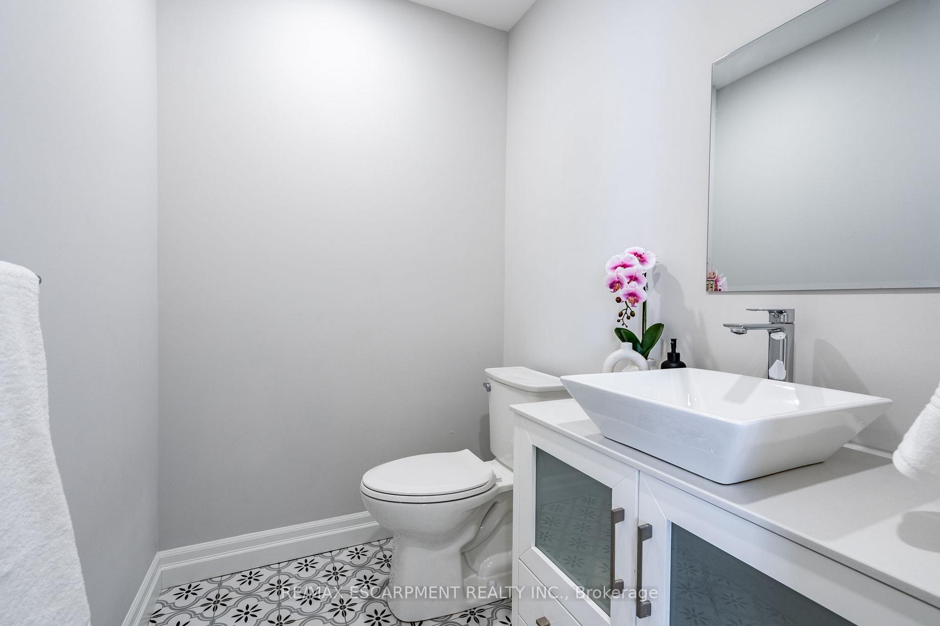 Photo 14 of 14 Lakeview Avenue, Grimsby, Grimsby Beach — HOMEH