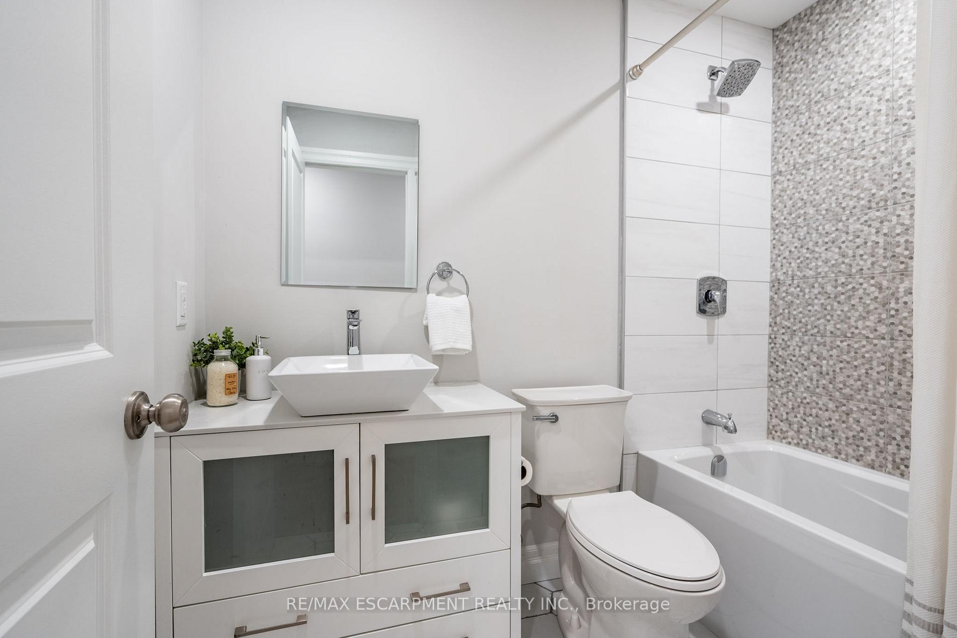 Photo 18 of 14 Lakeview Avenue, Grimsby, Grimsby Beach — HOMEH