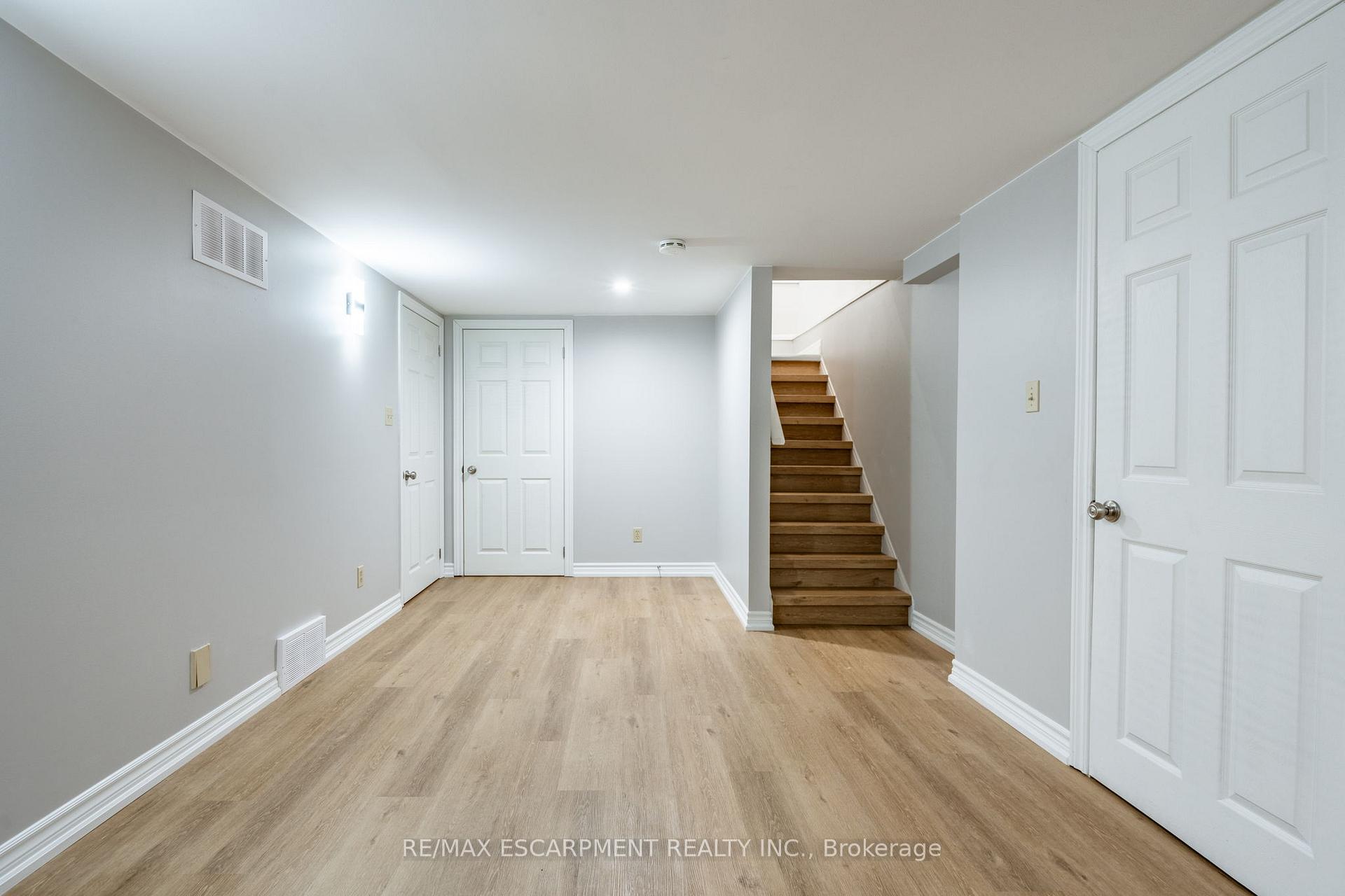 Photo 20 of 14 Lakeview Avenue, Grimsby, Grimsby Beach — HOMEH