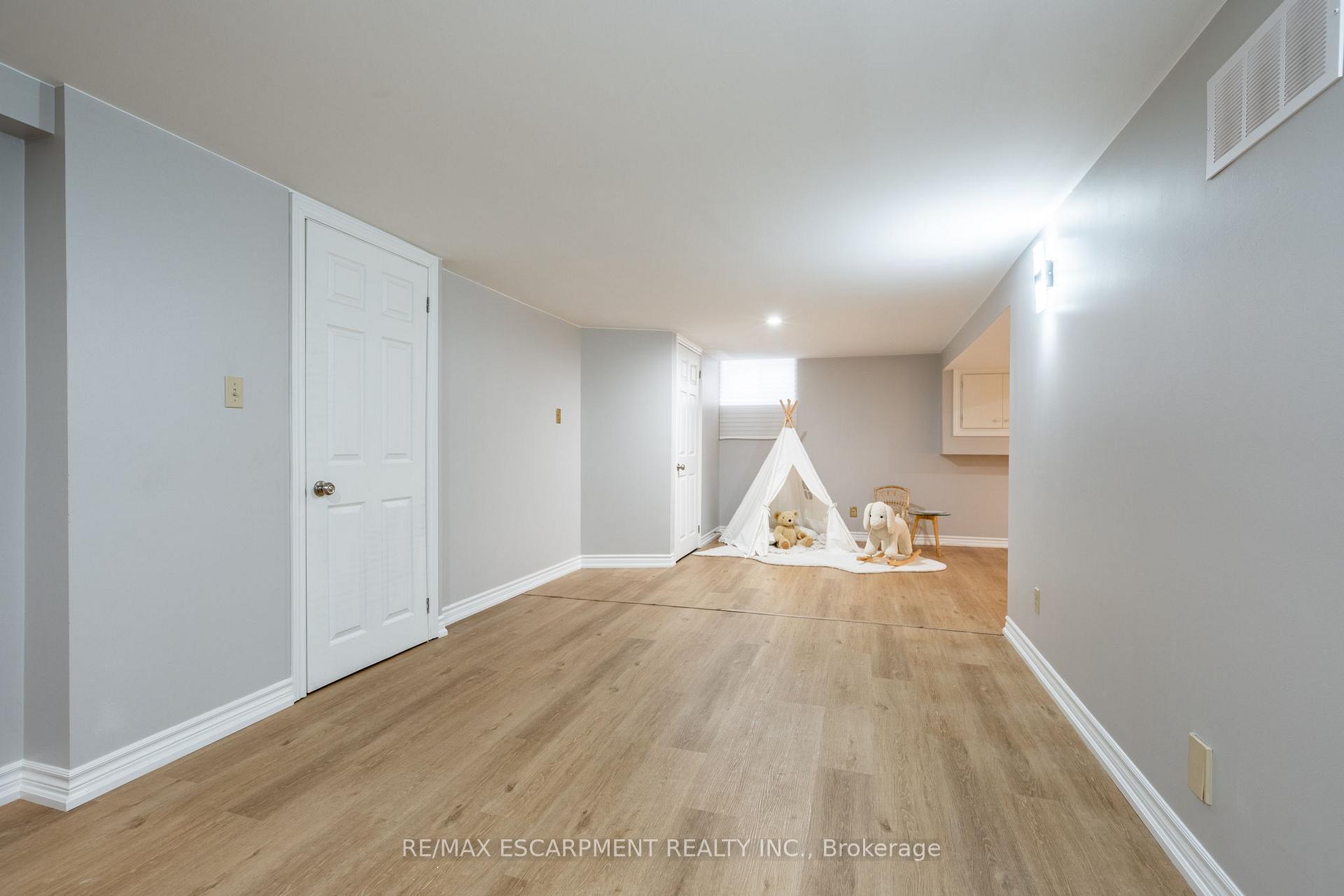 Photo 21 of 14 Lakeview Avenue, Grimsby, Grimsby Beach — HOMEH