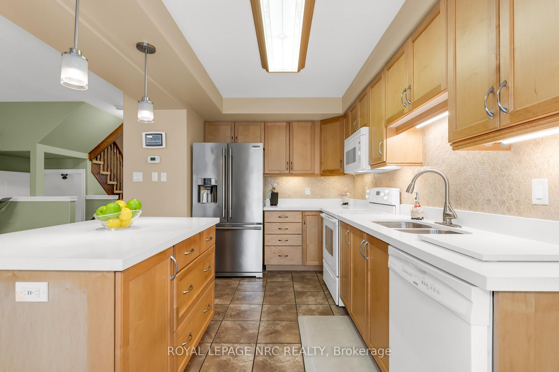 Photo 7 of 51 Hemlock Way, Grimsby, Grimsby West — HOMEH