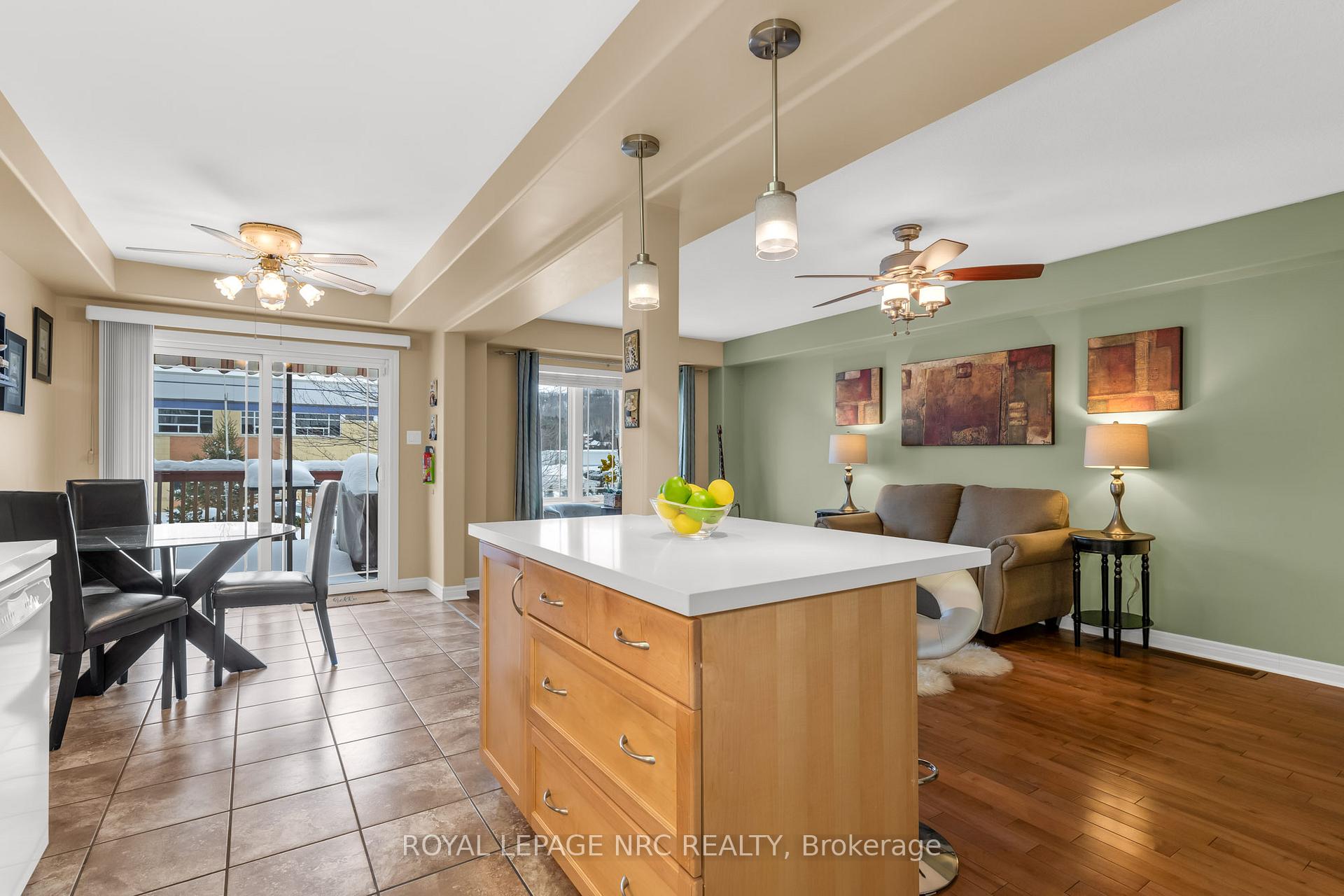 Photo 8 of 51 Hemlock Way, Grimsby, Grimsby West — HOMEH