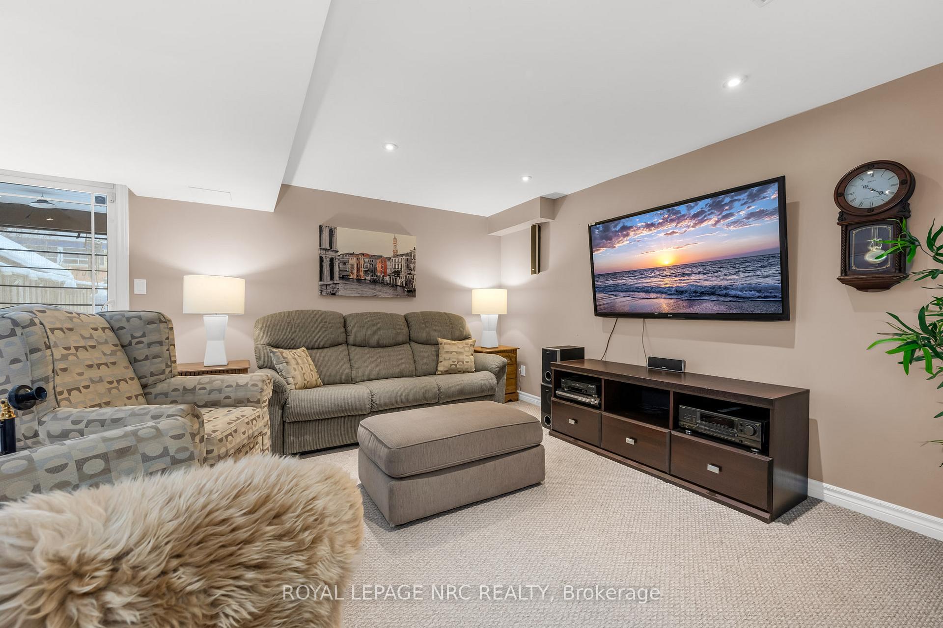 Photo 23 of 51 Hemlock Way, Grimsby, Grimsby West — HOMEH