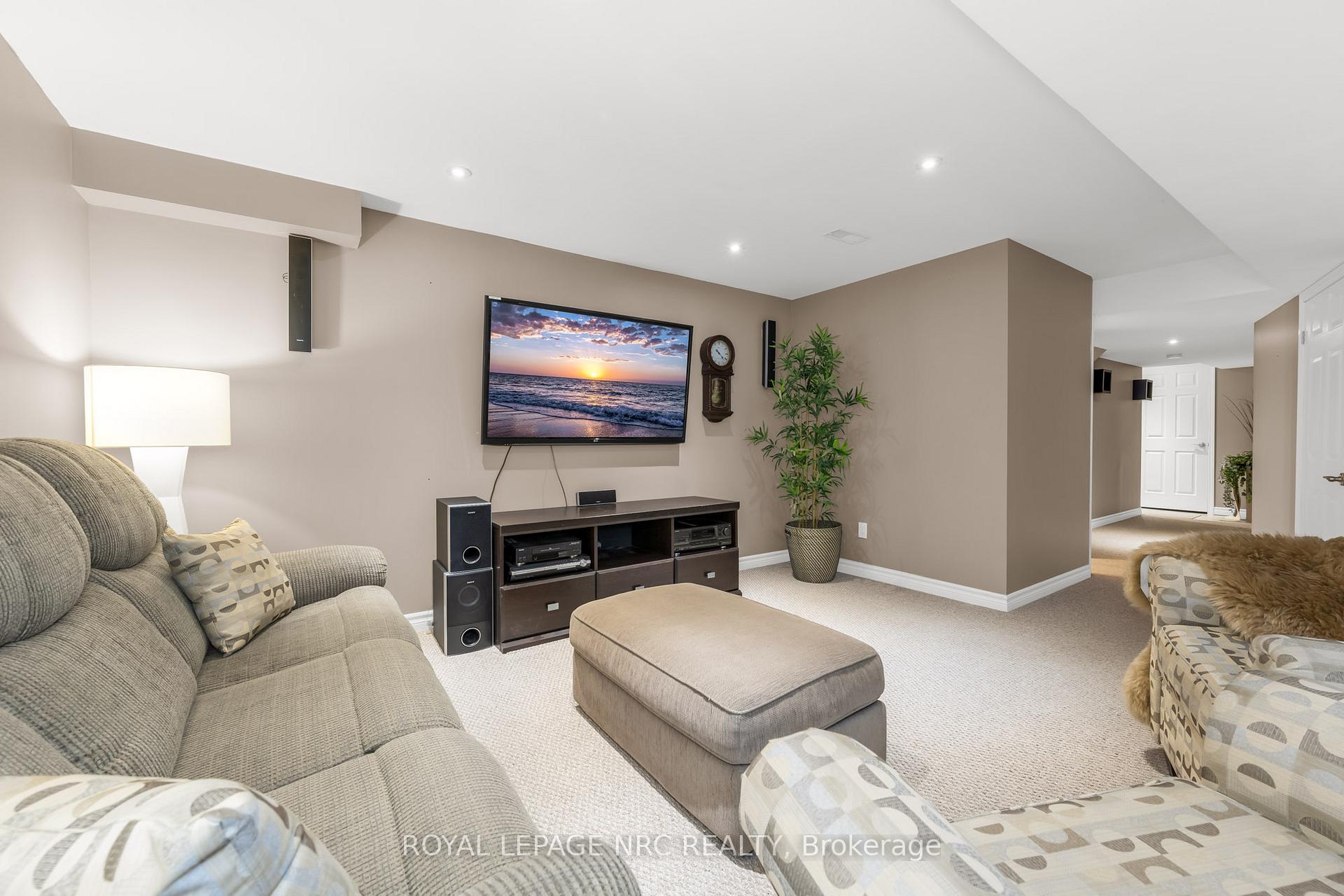 Photo 24 of 51 Hemlock Way, Grimsby, Grimsby West — HOMEH