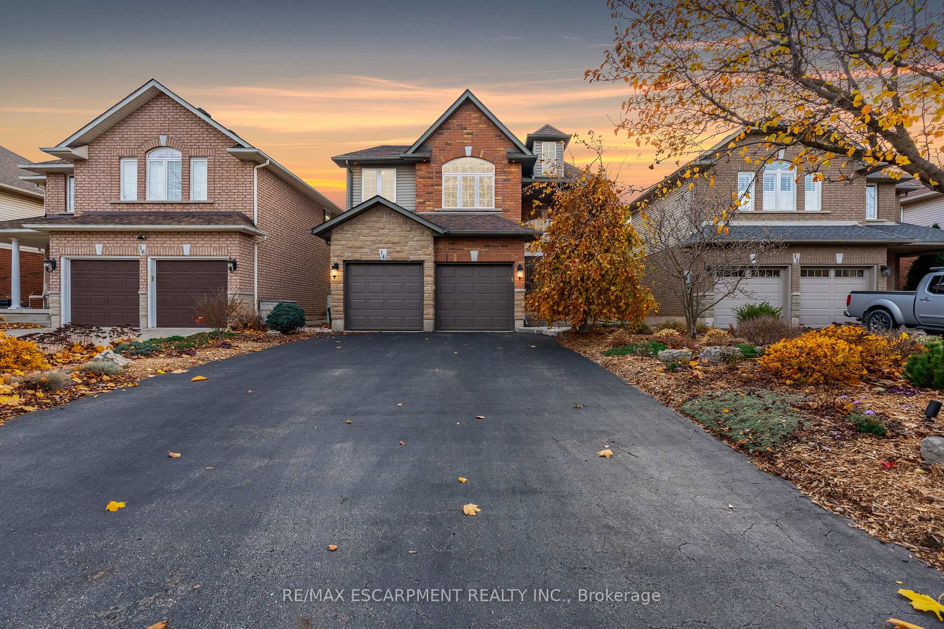 Photo 1 of 14 Evergreens Drive, Grimsby, Grimsby West — HOMEH