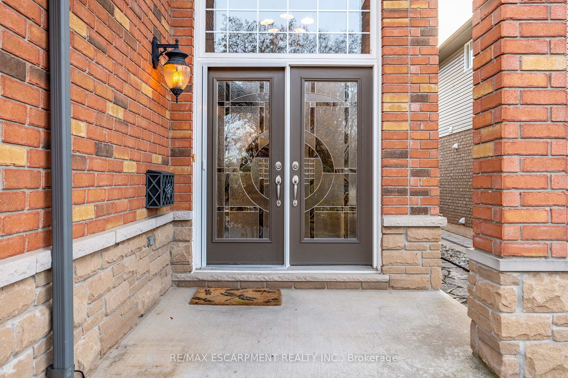 Photo 3 of 14 Evergreens Drive, Grimsby, Grimsby West — HOMEH